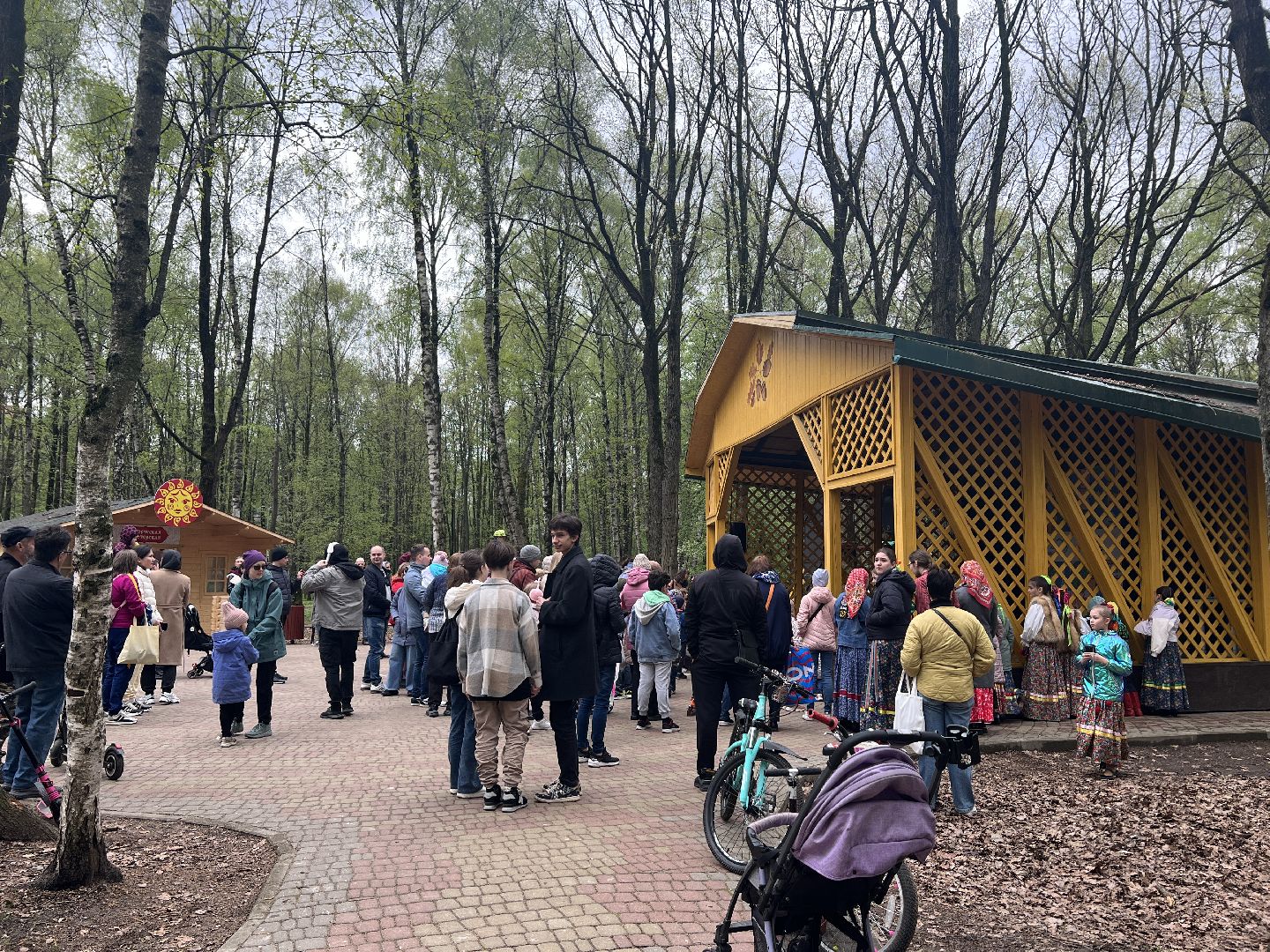 Химки, парк Дубки, 1 мая, начало теплого сезона, концерт