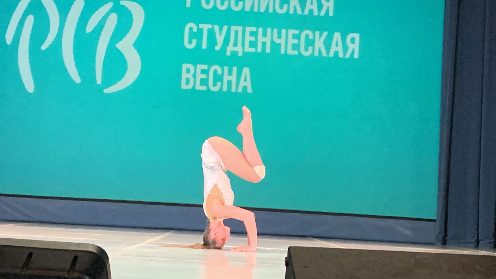 Конкурс, танцы, студенты