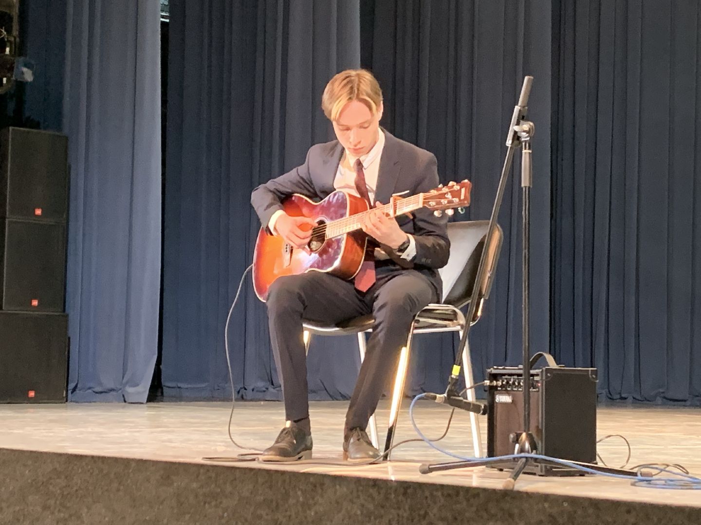 Конкурс, танцы, студенты