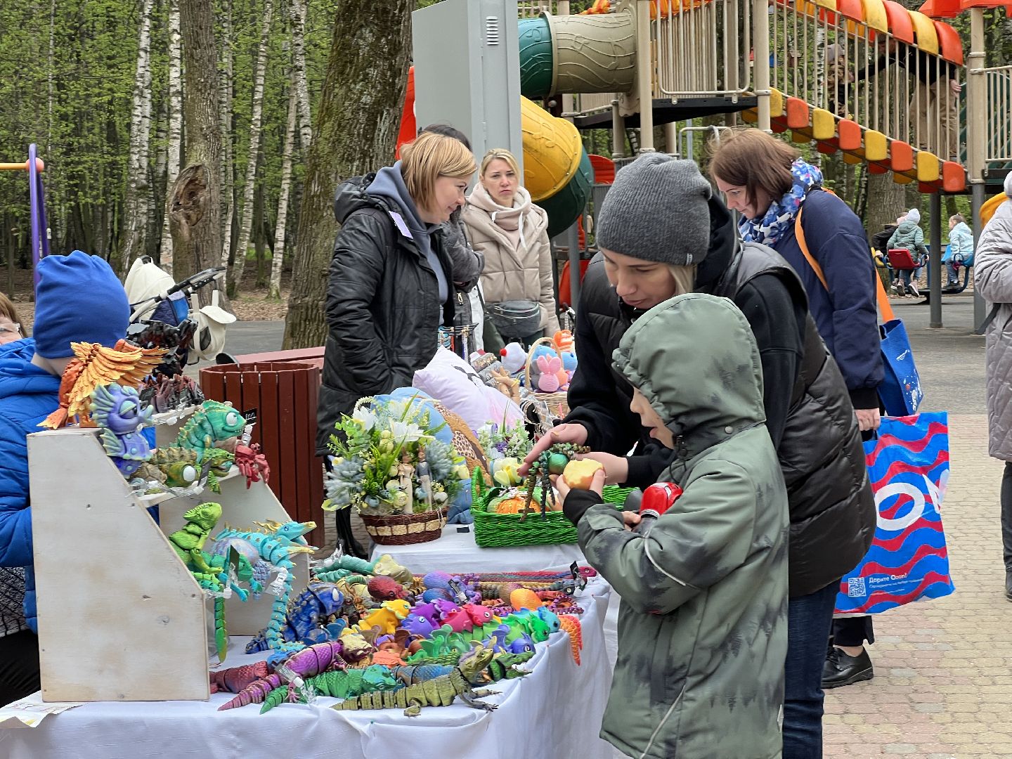 Химки, парк Дубки, ярмарка мастеров, начало летнего сезона