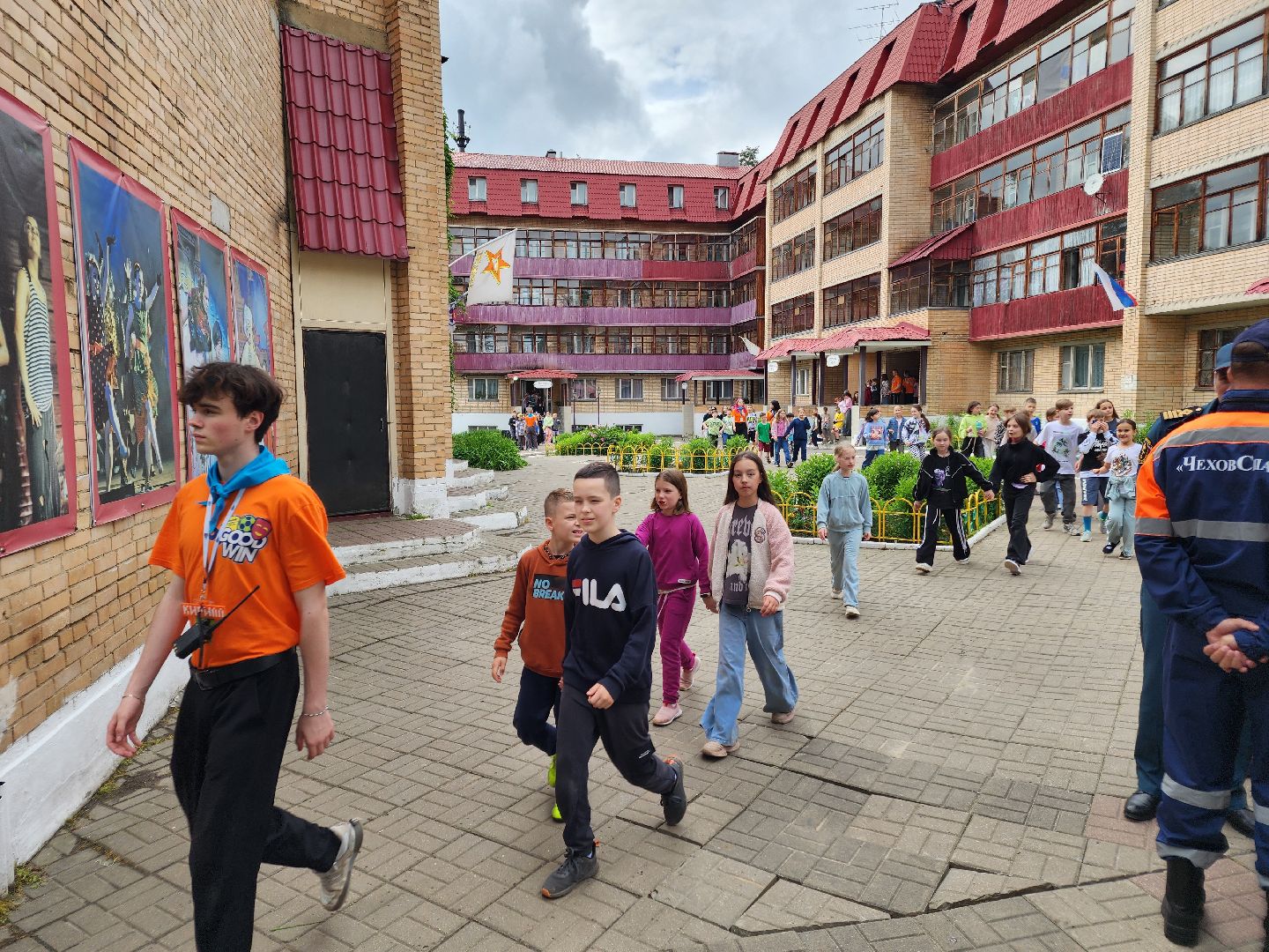 чехов, детский лагерь звездочка, день безопасности, правила поведения на воде, пожарная безопасность, мчс, гимс,   вдпо,  чеховспас, профилактика, брошюры и памятки, урок безопасности, викторины, интерактив, демонстрация пожарной техники, оборудование и снаряжение, мороженое,