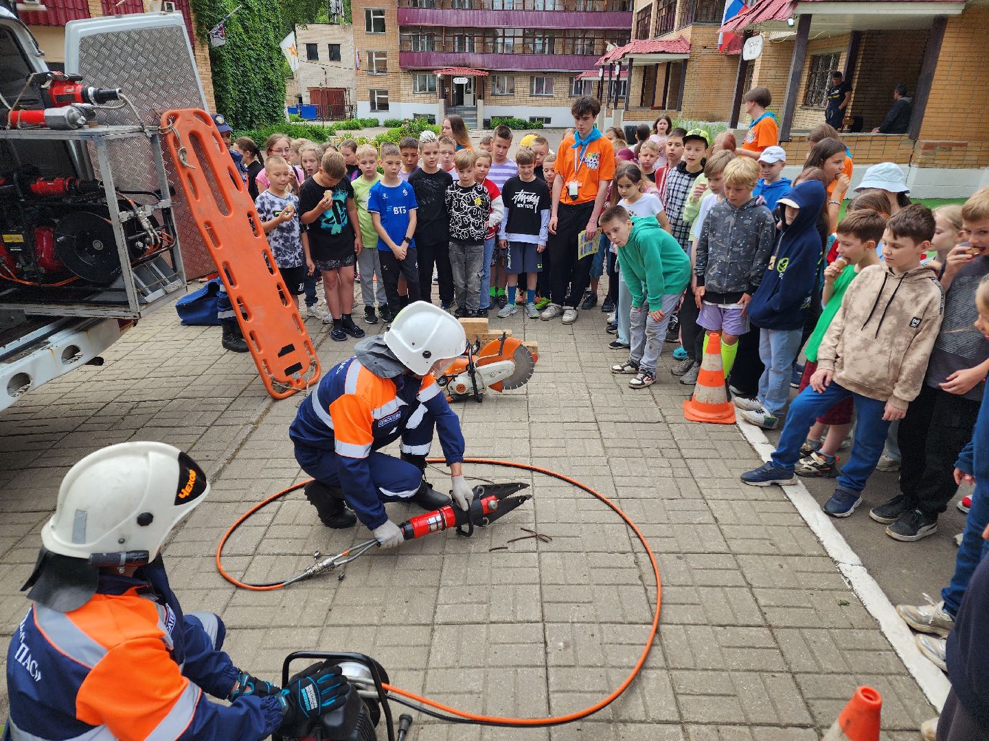 чехов, детский лагерь звездочка, день безопасности, правила поведения на воде, пожарная безопасность, мчс, гимс,   вдпо,  чеховспас, профилактика, брошюры и памятки, урок безопасности, викторины, интерактив, демонстрация пожарной техники, оборудование и снаряжение, мороженое,