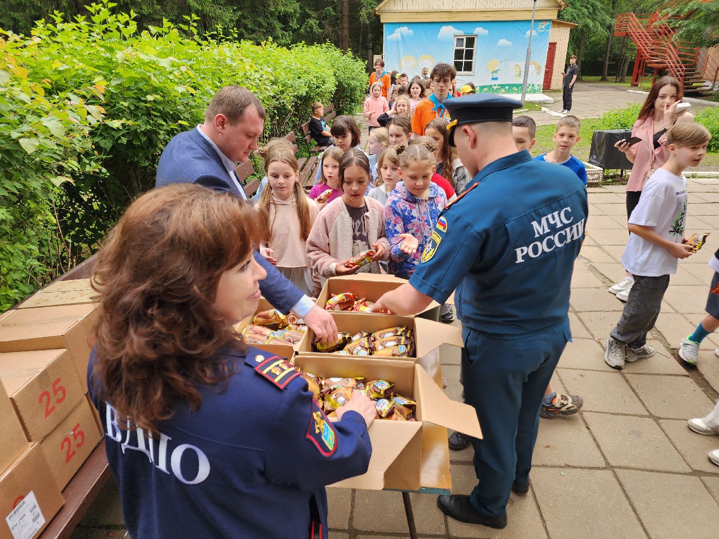 чехов, детский лагерь звездочка, день безопасности, правила поведения на воде, пожарная безопасность, мчс, гимс,   вдпо,  чеховспас, профилактика, брошюры и памятки, урок безопасности, викторины, интерактив, демонстрация пожарной техники, оборудование и снаряжение, мороженое,