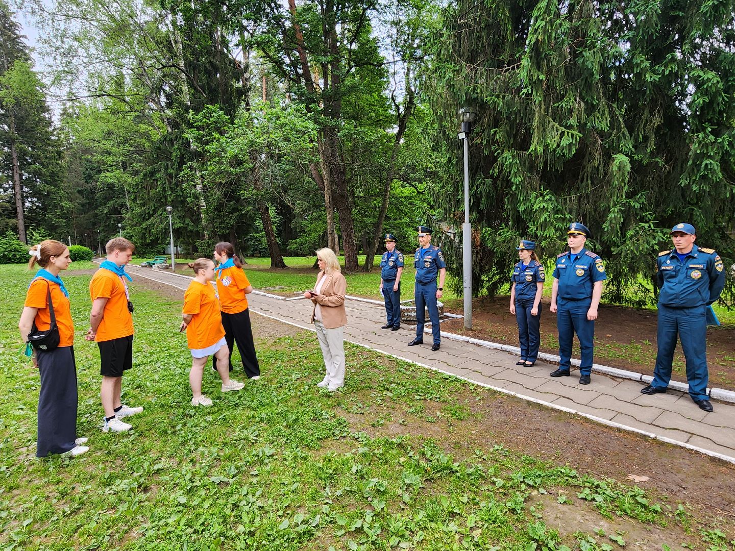 чехов, детский лагерь звездочка, день безопасности, правила поведения на воде, пожарная безопасность, мчс, гимс,   вдпо,  чеховспас, профилактика, брошюры и памятки, урок безопасности, викторины, интерактив, демонстрация пожарной техники, оборудование и снаряжение, мороженое,