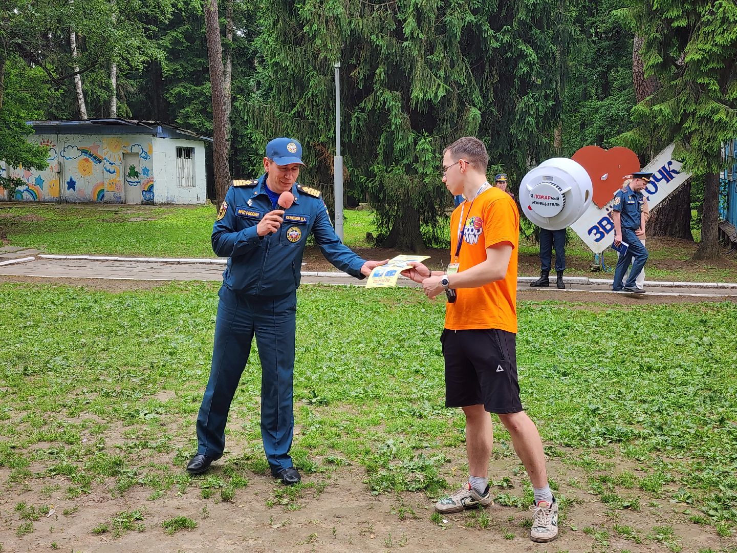 чехов, детский лагерь звездочка, день безопасности, правила поведения на воде, пожарная безопасность, мчс, гимс,   вдпо,  чеховспас, профилактика, брошюры и памятки, урок безопасности, викторины, интерактив, демонстрация пожарной техники, оборудование и снаряжение, мороженое,