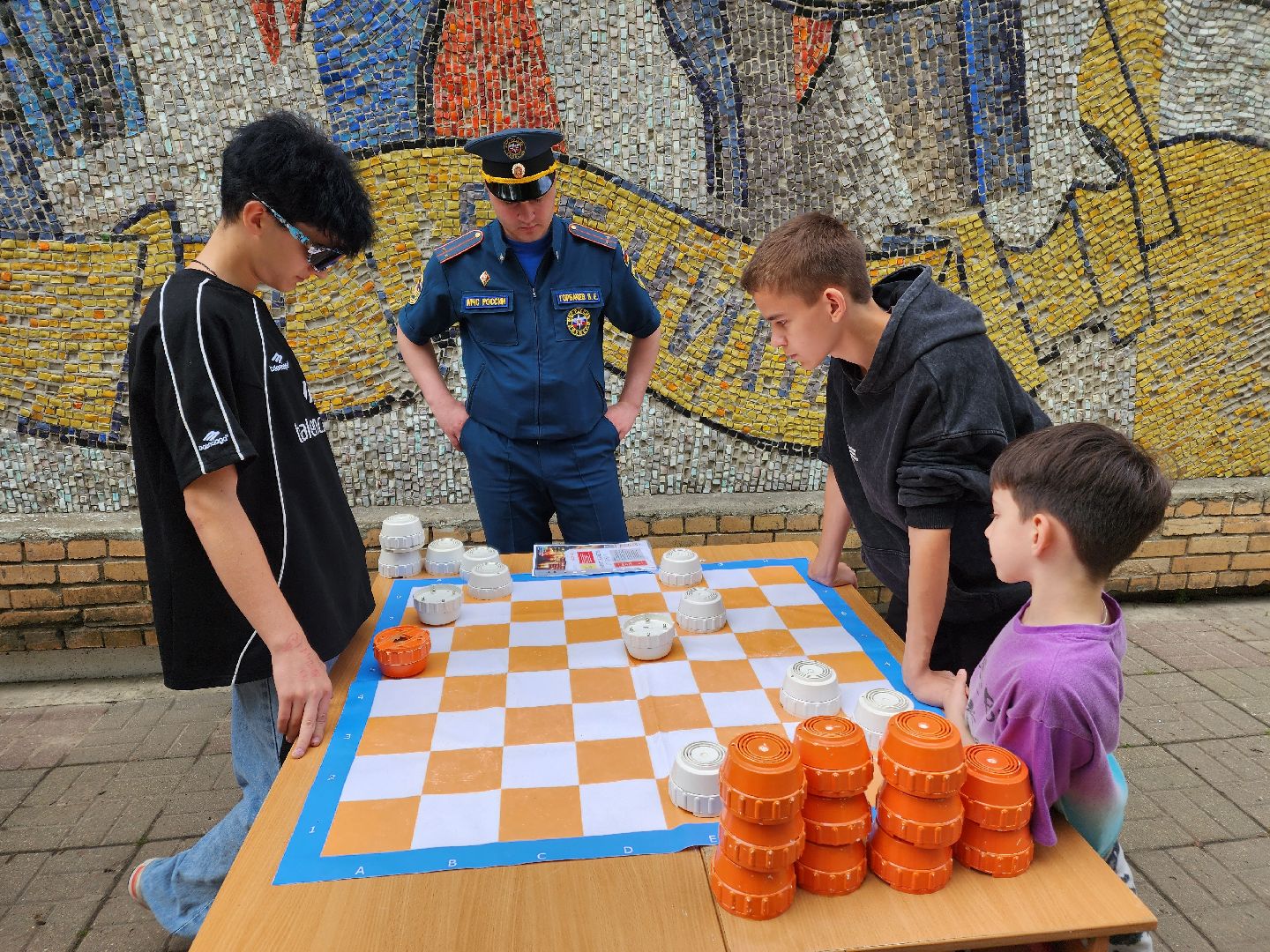 чехов, детский лагерь звездочка, день безопасности, правила поведения на воде, пожарная безопасность, мчс, гимс,   вдпо,  чеховспас, профилактика, брошюры и памятки, урок безопасности, викторины, интерактив, демонстрация пожарной техники, оборудование и снаряжение, мороженое,