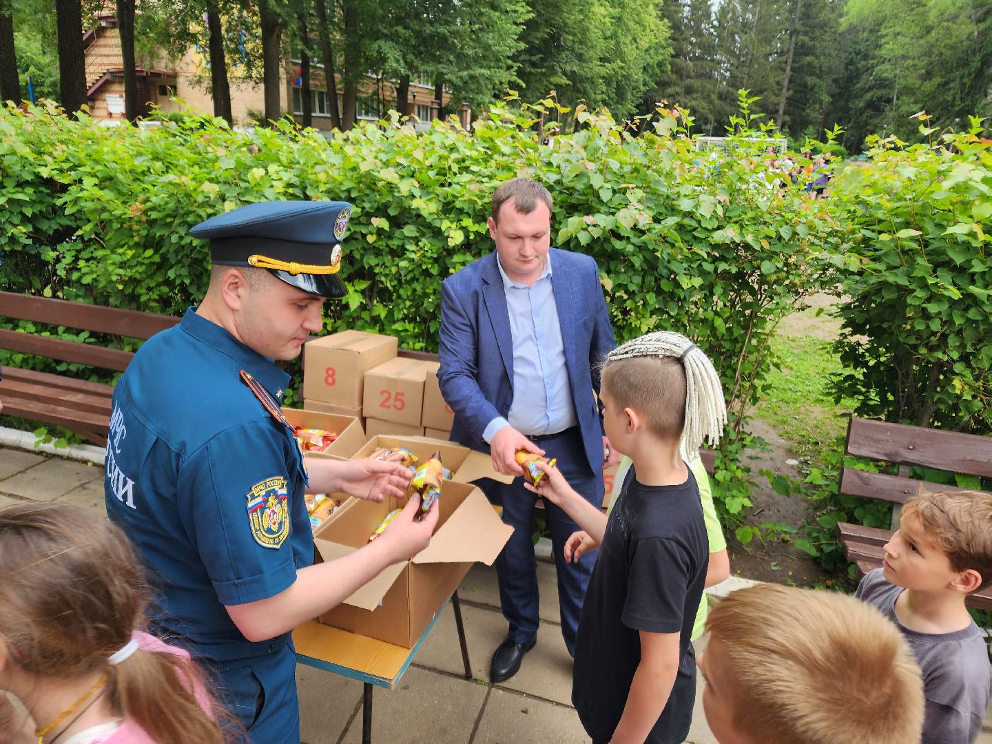 чехов, детский лагерь звездочка, день безопасности, правила поведения на воде, пожарная безопасность, мчс, гимс,   вдпо,  чеховспас, профилактика, брошюры и памятки, урок безопасности, викторины, интерактив, демонстрация пожарной техники, оборудование и снаряжение, мороженое,