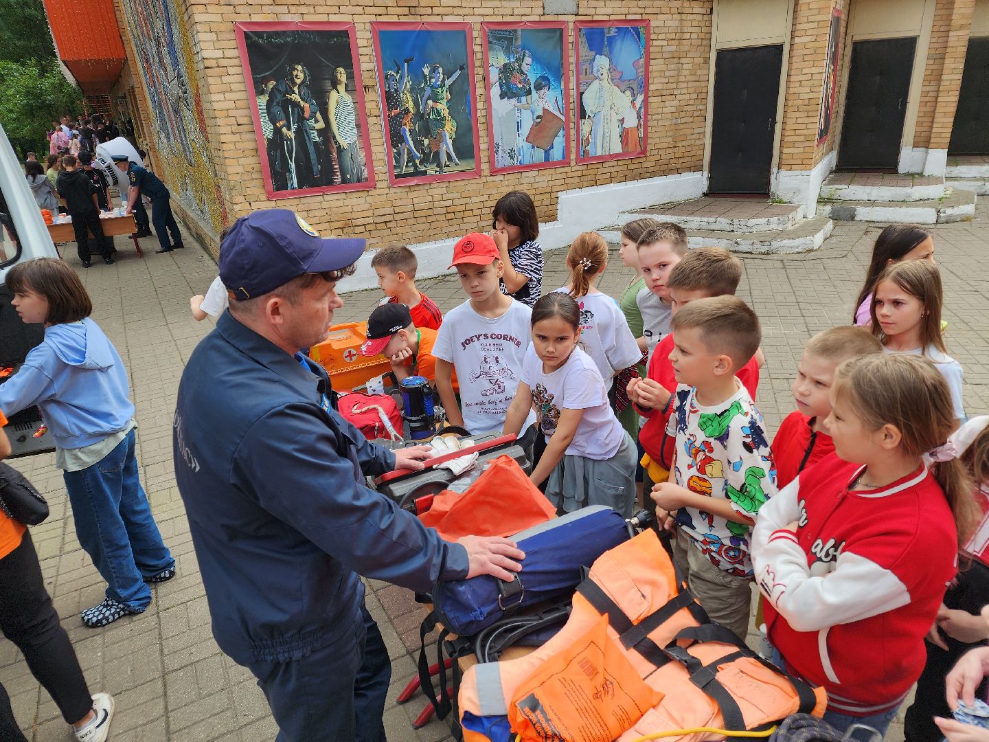 чехов, детский лагерь звездочка, день безопасности, правила поведения на воде, пожарная безопасность, мчс, гимс,   вдпо,  чеховспас, профилактика, брошюры и памятки, урок безопасности, викторины, интерактив, демонстрация пожарной техники, оборудование и снаряжение, мороженое,