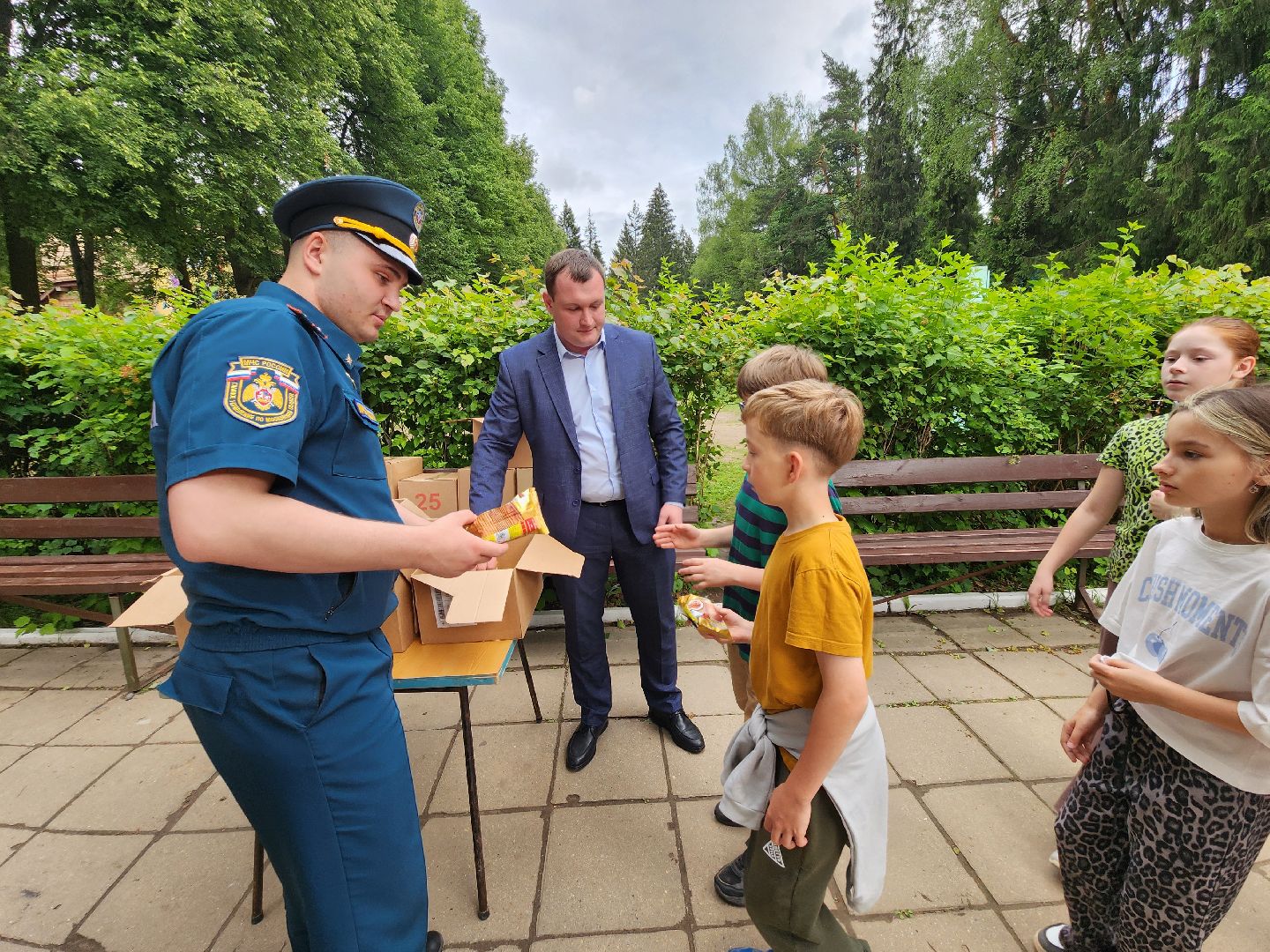 чехов, детский лагерь звездочка, день безопасности, правила поведения на воде, пожарная безопасность, мчс, гимс,   вдпо,  чеховспас, профилактика, брошюры и памятки, урок безопасности, викторины, интерактив, демонстрация пожарной техники, оборудование и снаряжение, мороженое,