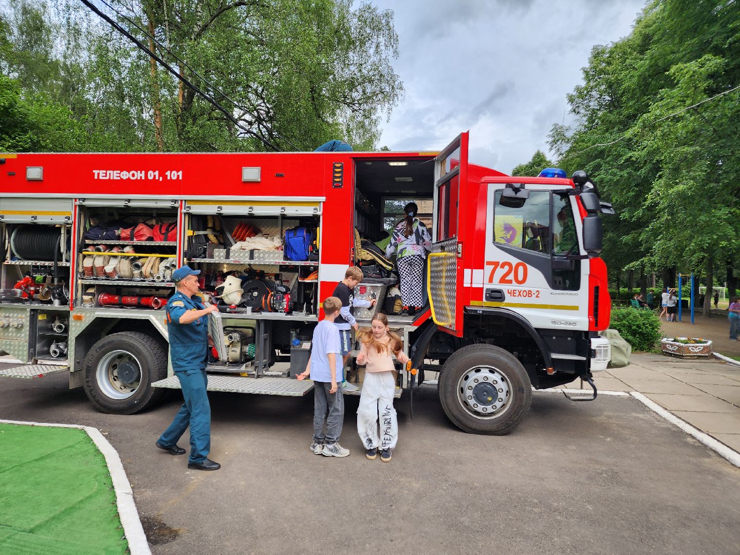 чехов, детский лагерь звездочка, день безопасности, правила поведения на воде, пожарная безопасность, мчс, гимс,   вдпо,  чеховспас, профилактика, брошюры и памятки, урок безопасности, викторины, интерактив, демонстрация пожарной техники, оборудование и снаряжение, мороженое,
