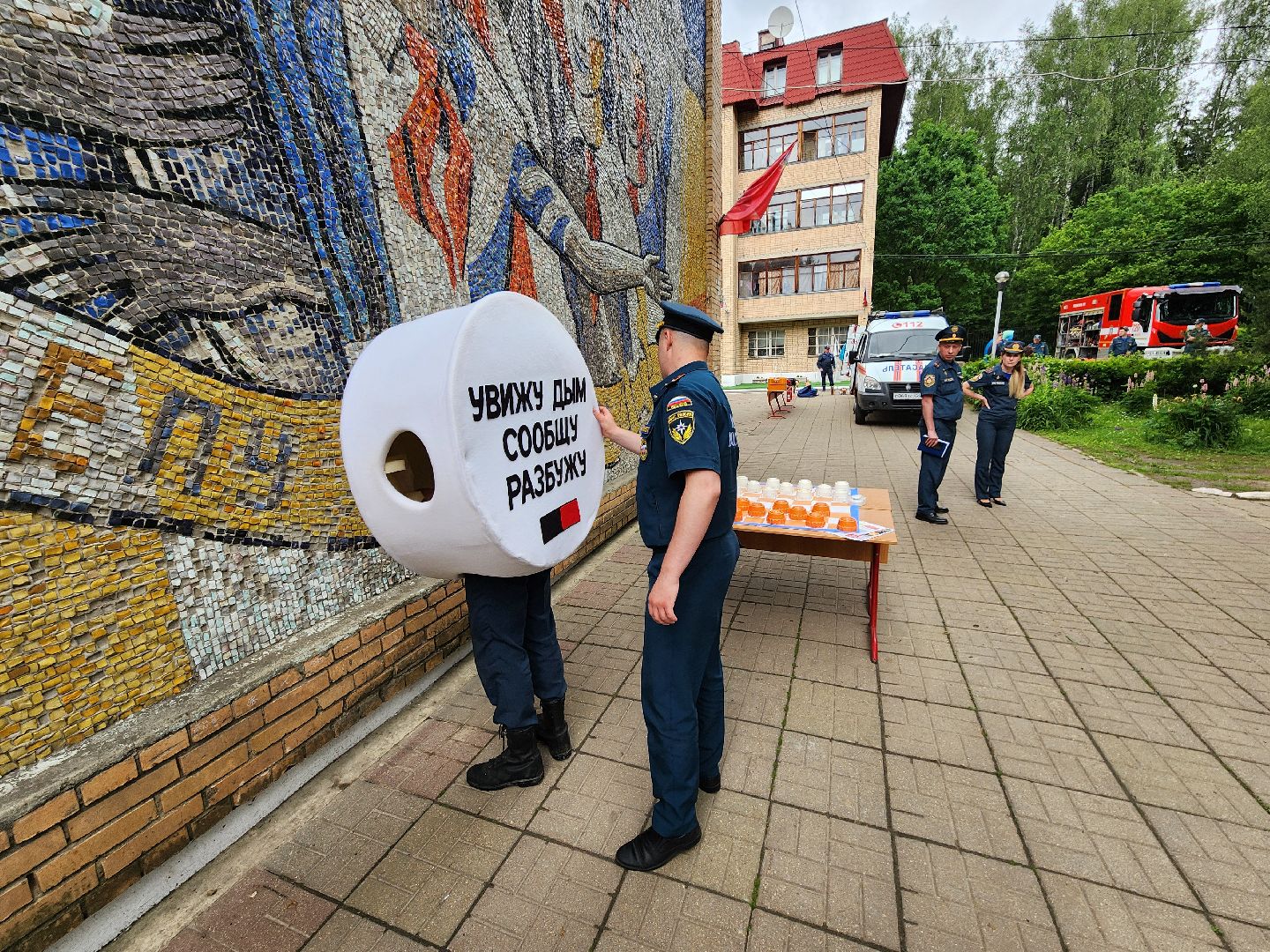 чехов, детский лагерь звездочка, день безопасности, правила поведения на воде, пожарная безопасность, мчс, гимс,   вдпо,  чеховспас, профилактика, брошюры и памятки, урок безопасности, викторины, интерактив, демонстрация пожарной техники, оборудование и снаряжение, мороженое,