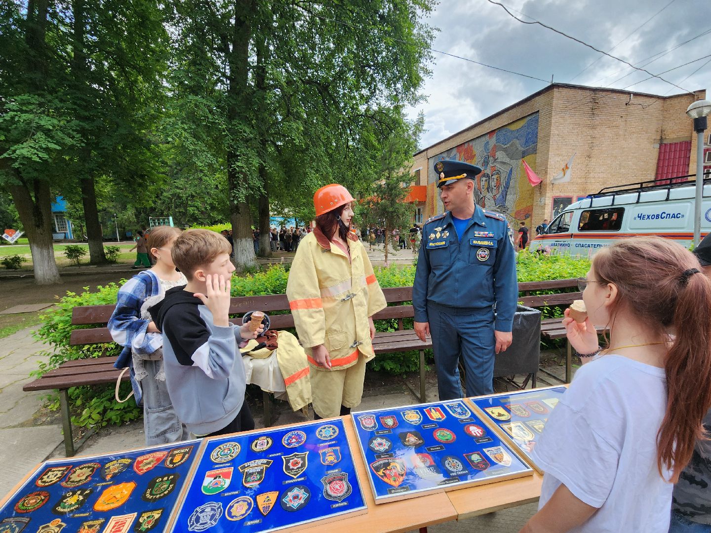 чехов, детский лагерь звездочка, день безопасности, правила поведения на воде, пожарная безопасность, мчс, гимс,   вдпо,  чеховспас, профилактика, брошюры и памятки, урок безопасности, викторины, интерактив, демонстрация пожарной техники, оборудование и снаряжение, мороженое,