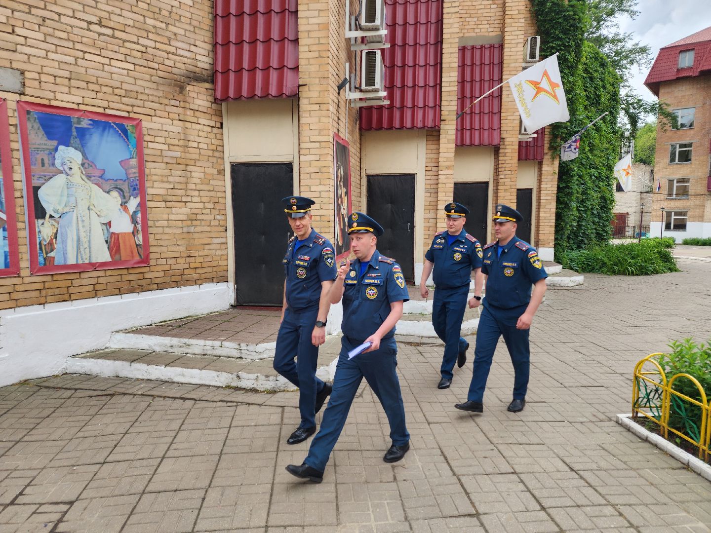 чехов, детский лагерь звездочка, день безопасности, правила поведения на воде, пожарная безопасность, мчс, гимс,   вдпо,  чеховспас, профилактика, брошюры и памятки, урок безопасности, викторины, интерактив, демонстрация пожарной техники, оборудование и снаряжение, мороженое,