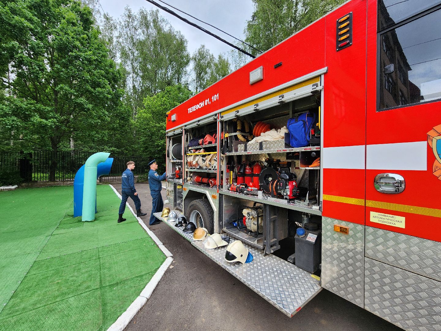 чехов, детский лагерь звездочка, день безопасности, правила поведения на воде, пожарная безопасность, мчс, гимс,   вдпо,  чеховспас, профилактика, брошюры и памятки, урок безопасности, викторины, интерактив, демонстрация пожарной техники, оборудование и снаряжение, мороженое,