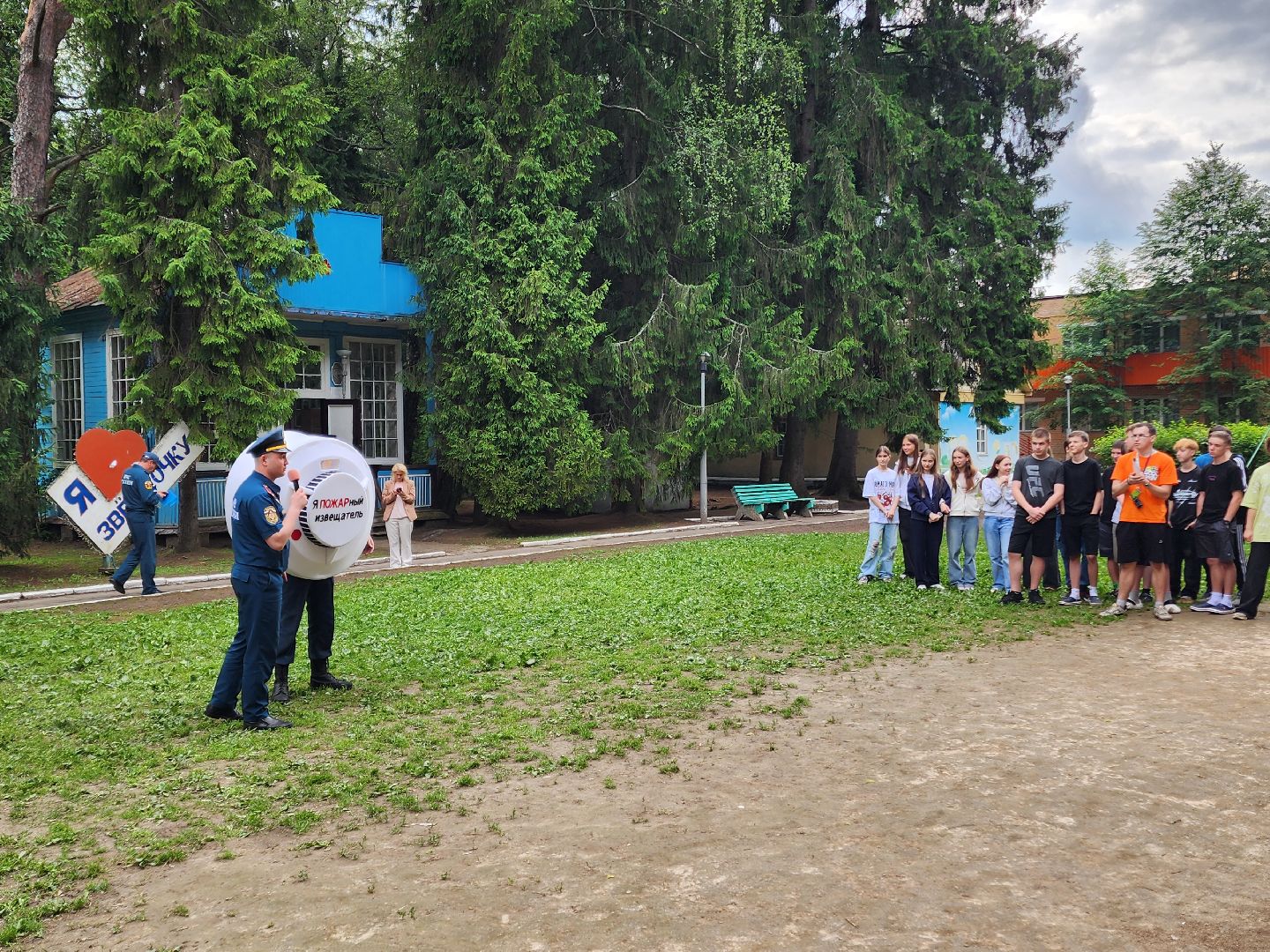 чехов, детский лагерь звездочка, день безопасности, правила поведения на воде, пожарная безопасность, мчс, гимс,   вдпо,  чеховспас, профилактика, брошюры и памятки, урок безопасности, викторины, интерактив, демонстрация пожарной техники, оборудование и снаряжение, мороженое,