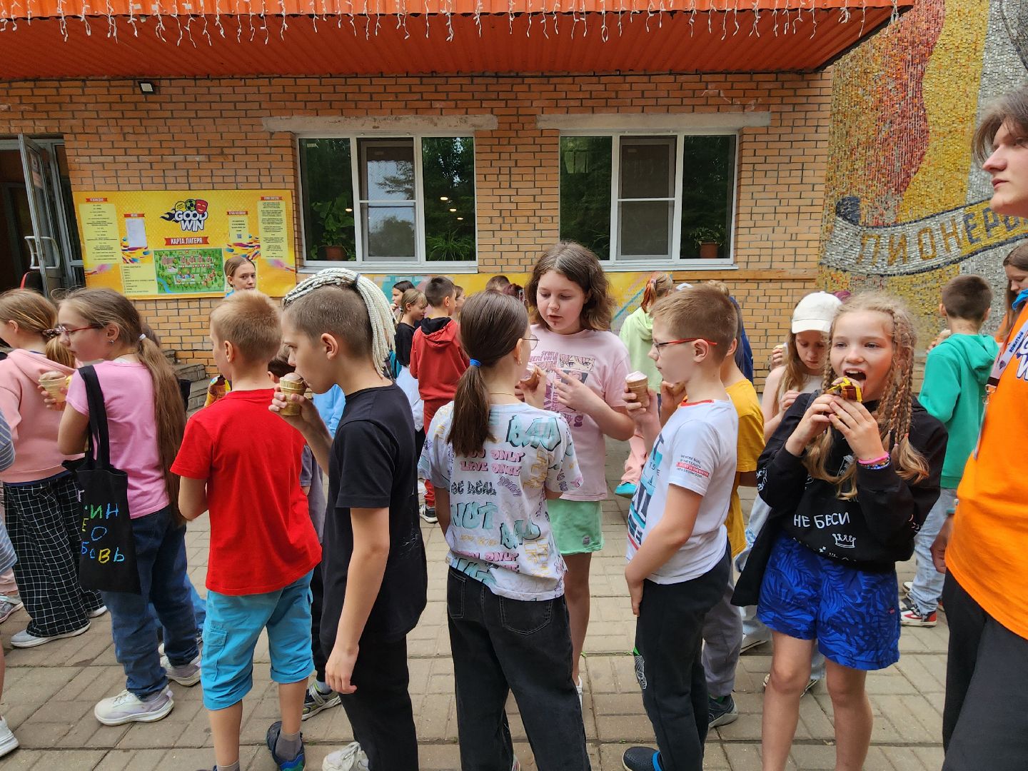 чехов, детский лагерь звездочка, день безопасности, правила поведения на воде, пожарная безопасность, мчс, гимс,   вдпо,  чеховспас, профилактика, брошюры и памятки, урок безопасности, викторины, интерактив, демонстрация пожарной техники, оборудование и снаряжение, мороженое,