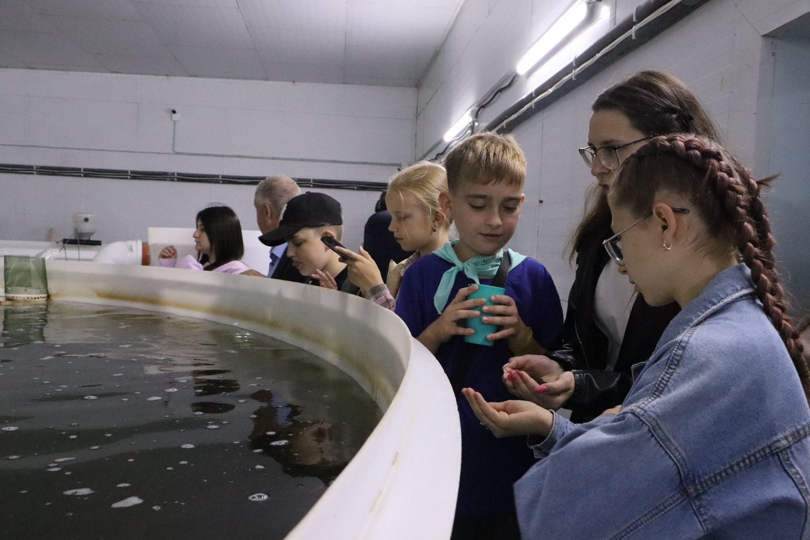 осетровое хозяйство в серебряных прудах, экскурсия, школьники, серебряные пруды,