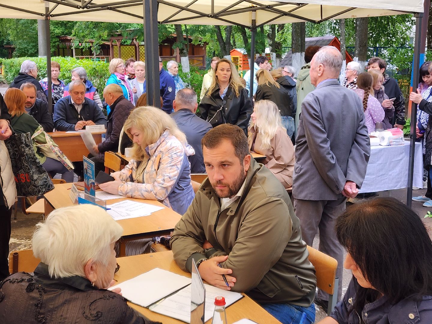 чехов, выездная администрация, встреча с жителями, обращения граждан, поселок столбовая, улица вокзальная, тротуар,  улица малая , уличное освещение, благоустройство , ремонт тротуара,