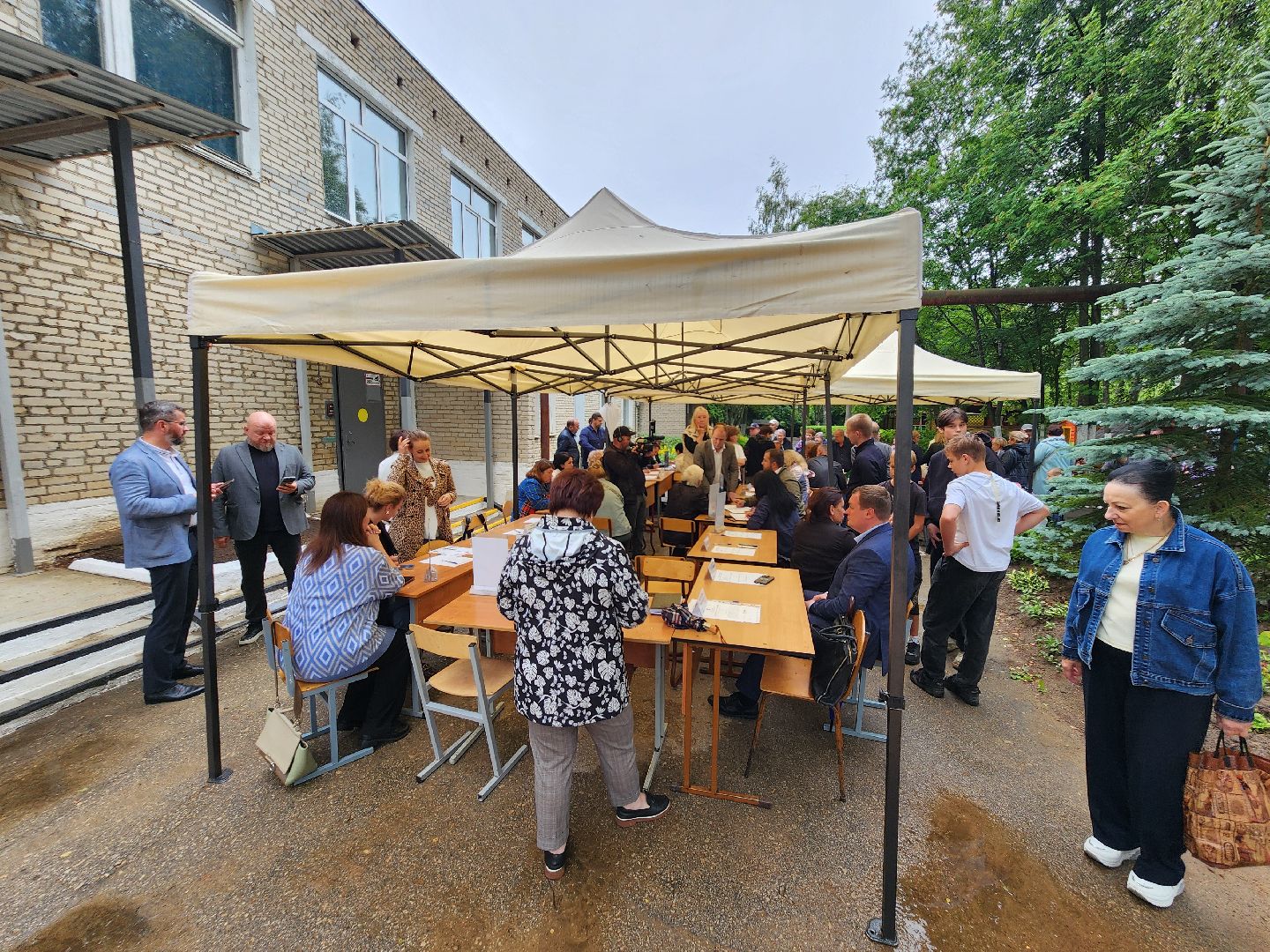 чехов, выездная администрация, встреча с жителями, обращения граждан, поселок столбовая, улица вокзальная, тротуар,  улица малая , уличное освещение, благоустройство , ремонт тротуара,