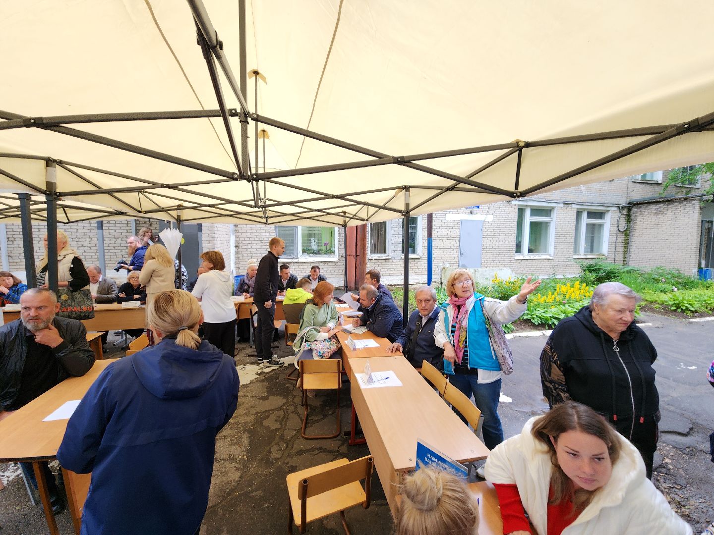 чехов, выездная администрация, встреча с жителями, обращения граждан, поселок столбовая, улица вокзальная, тротуар,  улица малая , уличное освещение, благоустройство , ремонт тротуара,