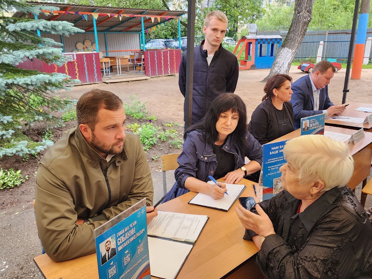 чехов, выездная администрация, встреча с жителями, обращения граждан, поселок столбовая, улица вокзальная, тротуар,  улица малая , уличное освещение, благоустройство , ремонт тротуара,