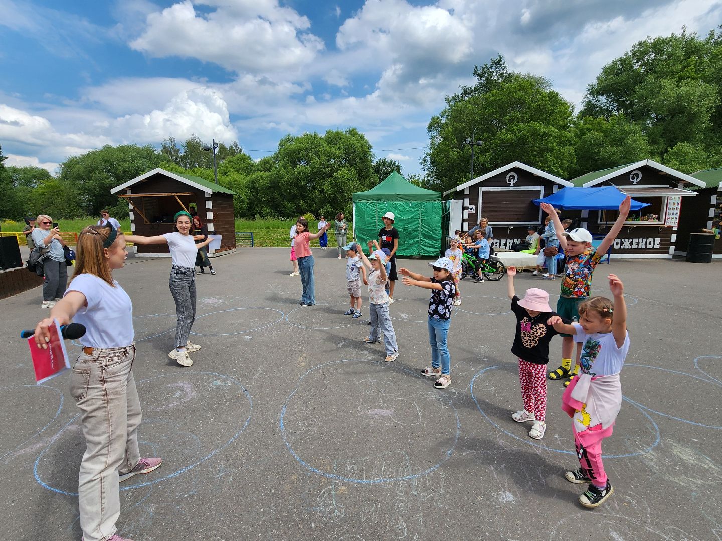 чехов, улица пушкина, парк культуры и отдыха, реконструкция, благоустройство, тропинки, спортивные площадки, парковка, кафе, госпрограмма московской области, формирование комфортной городской среды,