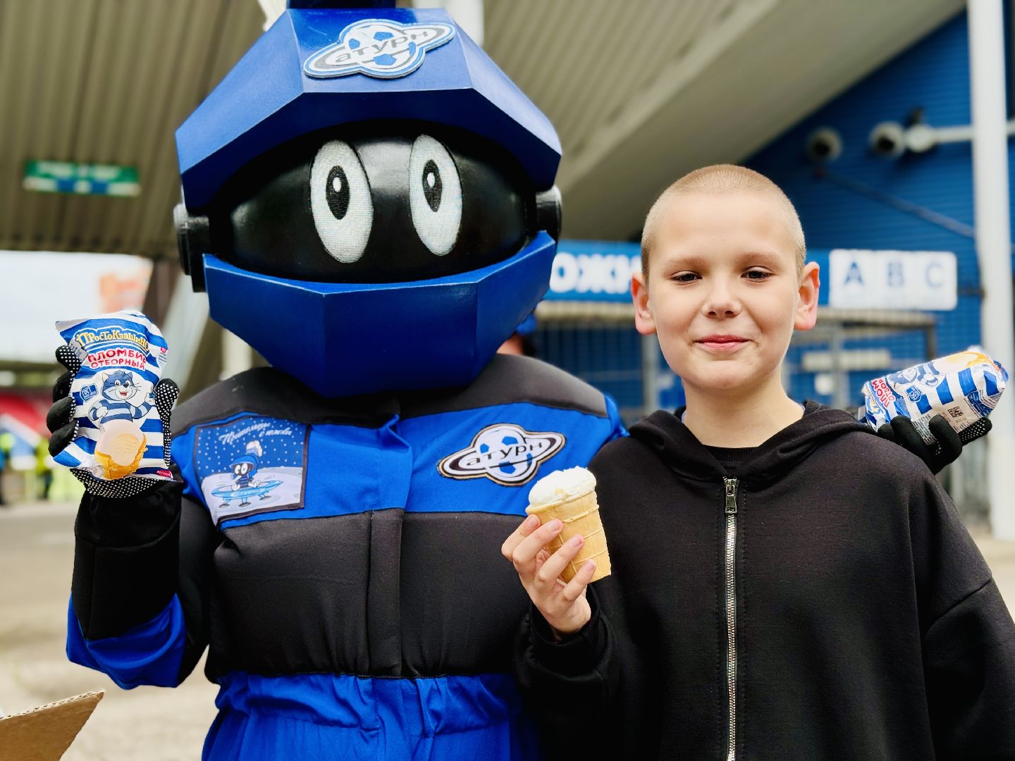 раменское, сатурн, леон сатурн, футбольные фанаты, бесплатное мороженое,