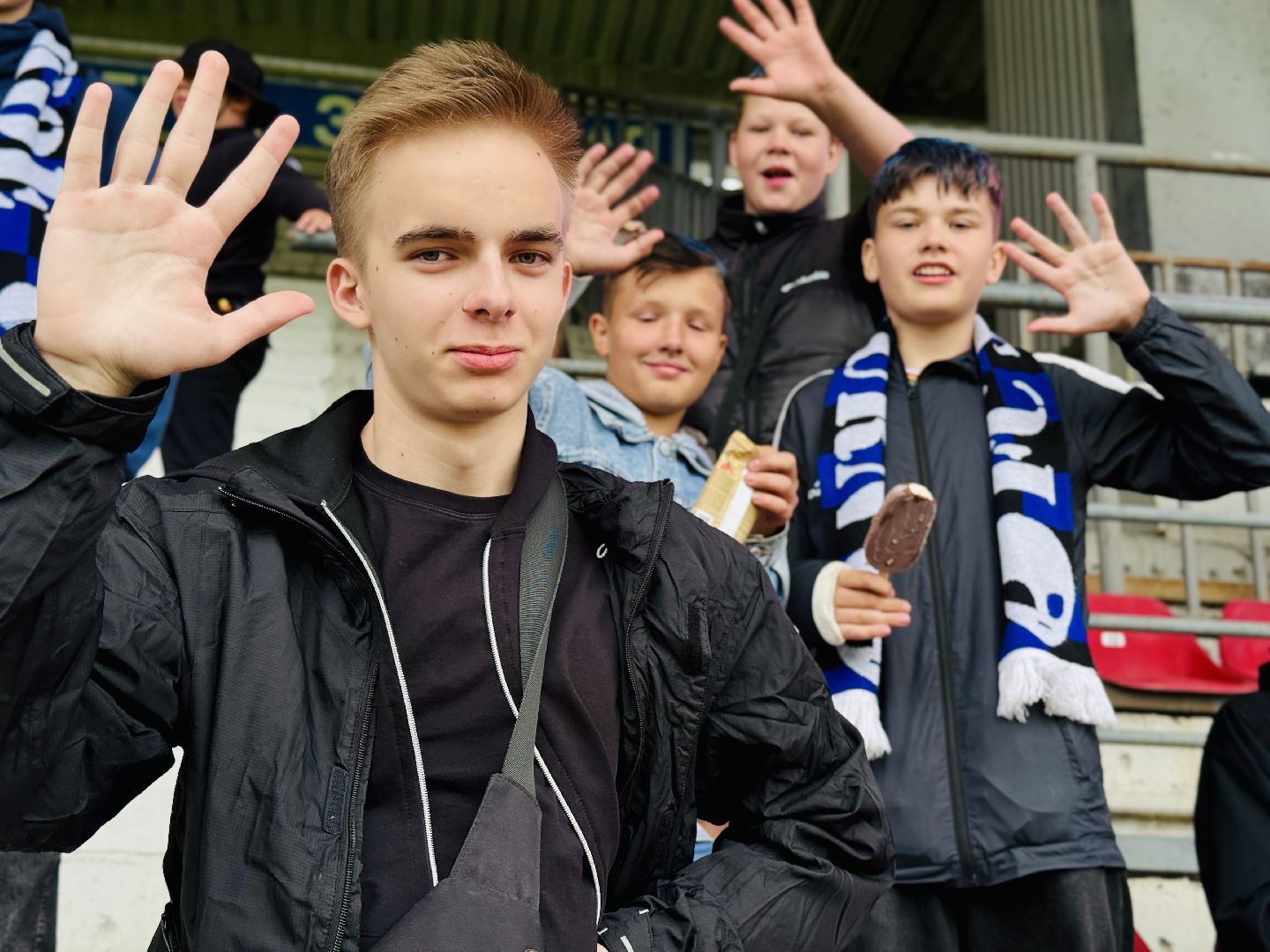 раменское, сатурн, леон сатурн, футбольные фанаты, бесплатное мороженое,