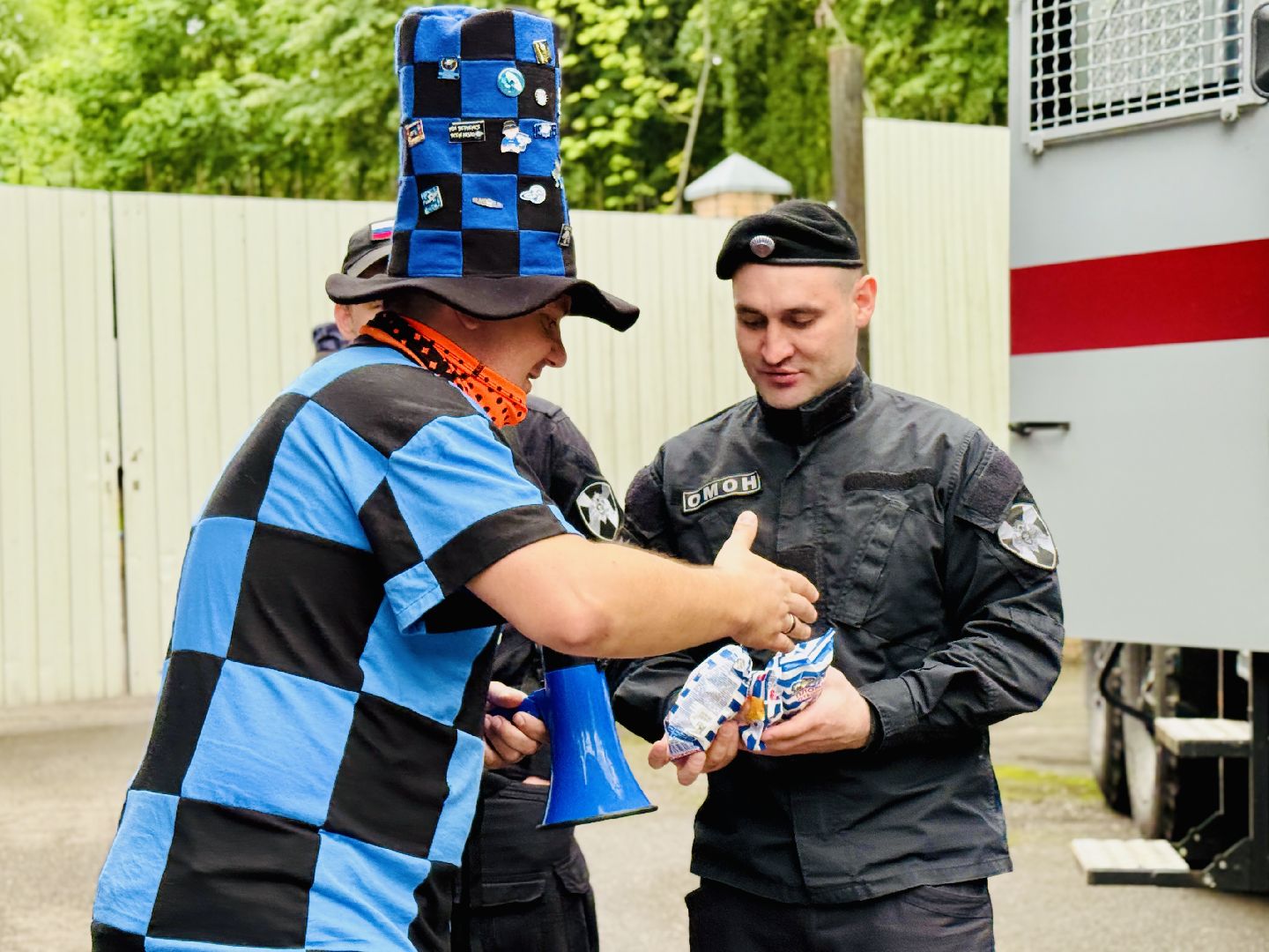 раменское, сатурн, леон сатурн, футбольные фанаты, бесплатное мороженое,