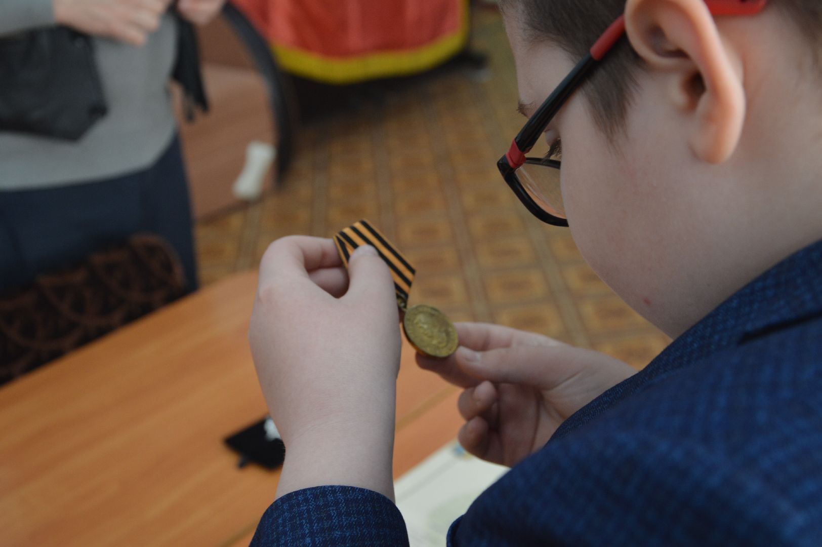 Шура, Детская библиотека, День Победы