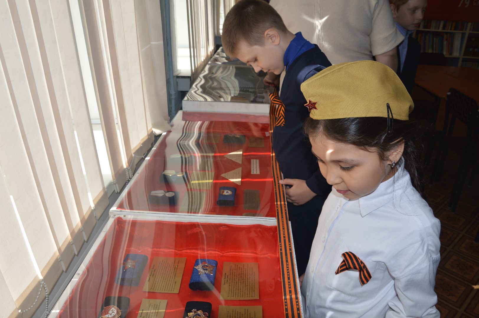 Шура, Детская библиотека, День Победы