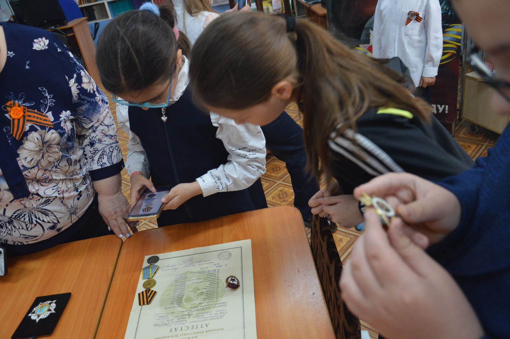 Шура, Детская библиотека, День Победы