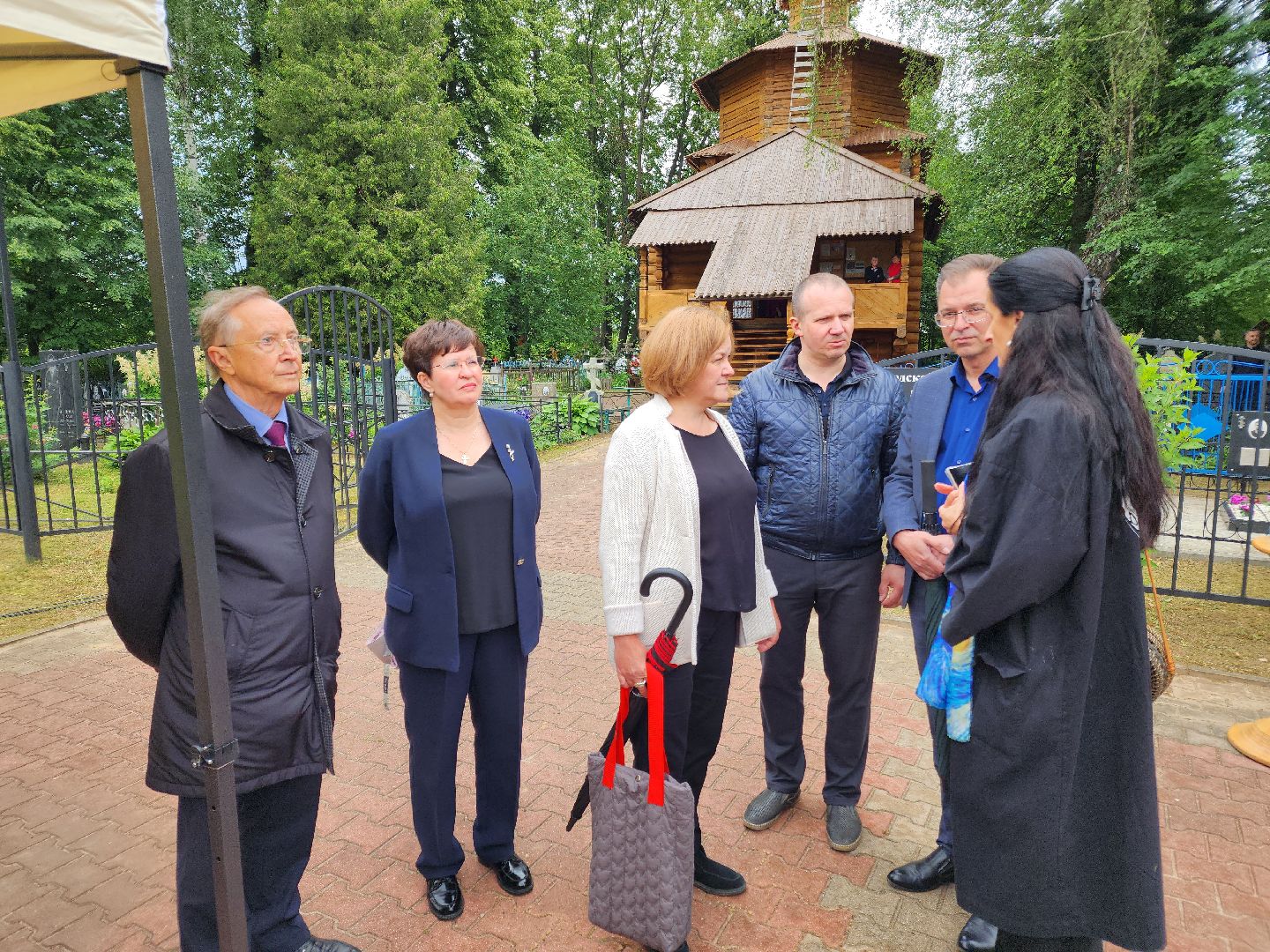 чехов, село мелихово, режиссер анхель гутьеррес, захоронение праха, похороны, панихида, писатель антон чехов, актер николай бурляев, молебен,