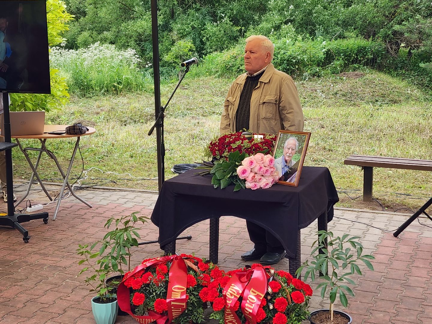 чехов, село мелихово, режиссер анхель гутьеррес, захоронение праха, похороны, панихида, писатель антон чехов, актер николай бурляев, молебен,