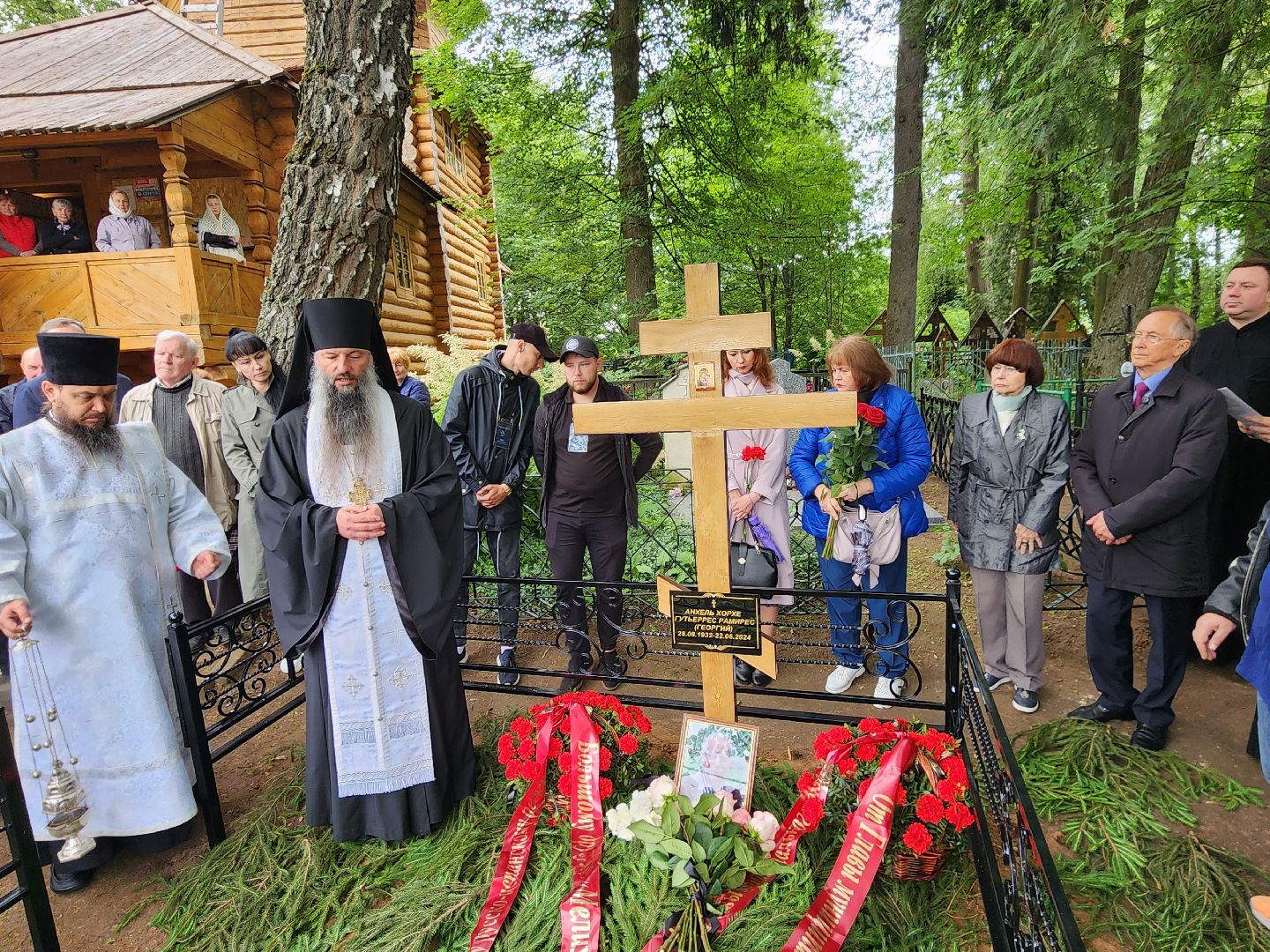 чехов, село мелихово, режиссер анхель гутьеррес, захоронение праха, похороны, панихида, писатель антон чехов, актер николай бурляев, молебен,