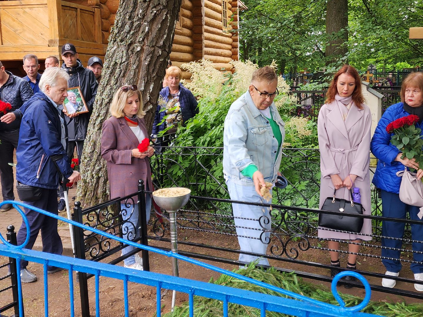 чехов, село мелихово, режиссер анхель гутьеррес, захоронение праха, похороны, панихида, писатель антон чехов, актер николай бурляев, молебен,