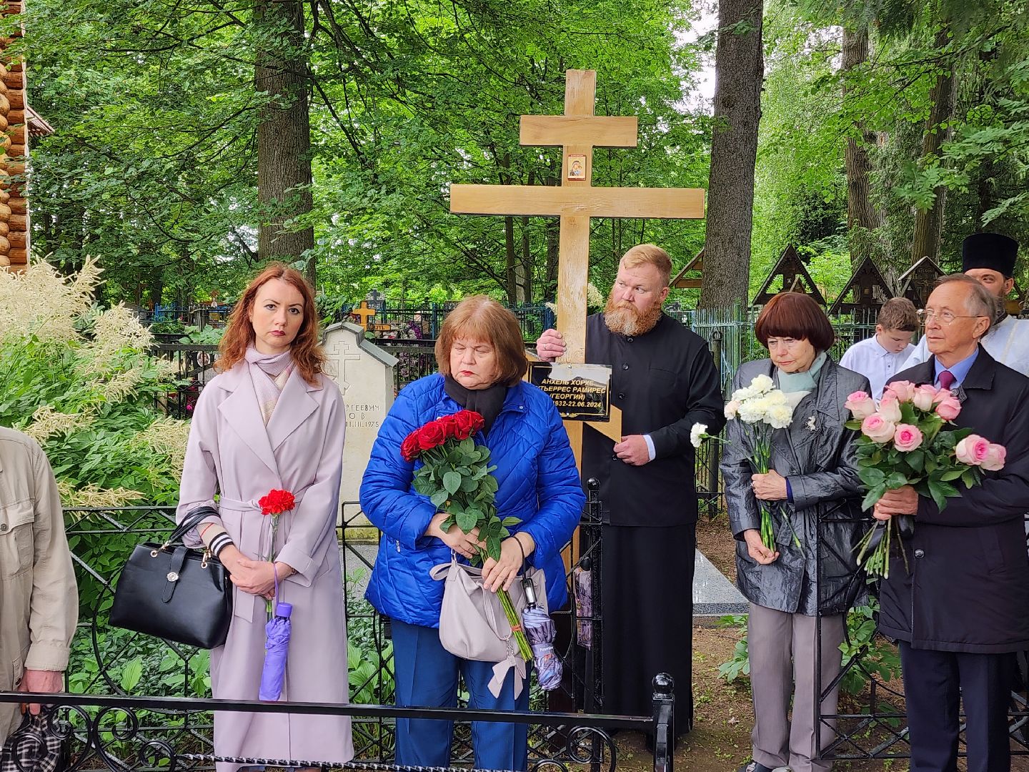 чехов, село мелихово, режиссер анхель гутьеррес, захоронение праха, похороны, панихида, писатель антон чехов, актер николай бурляев, молебен,