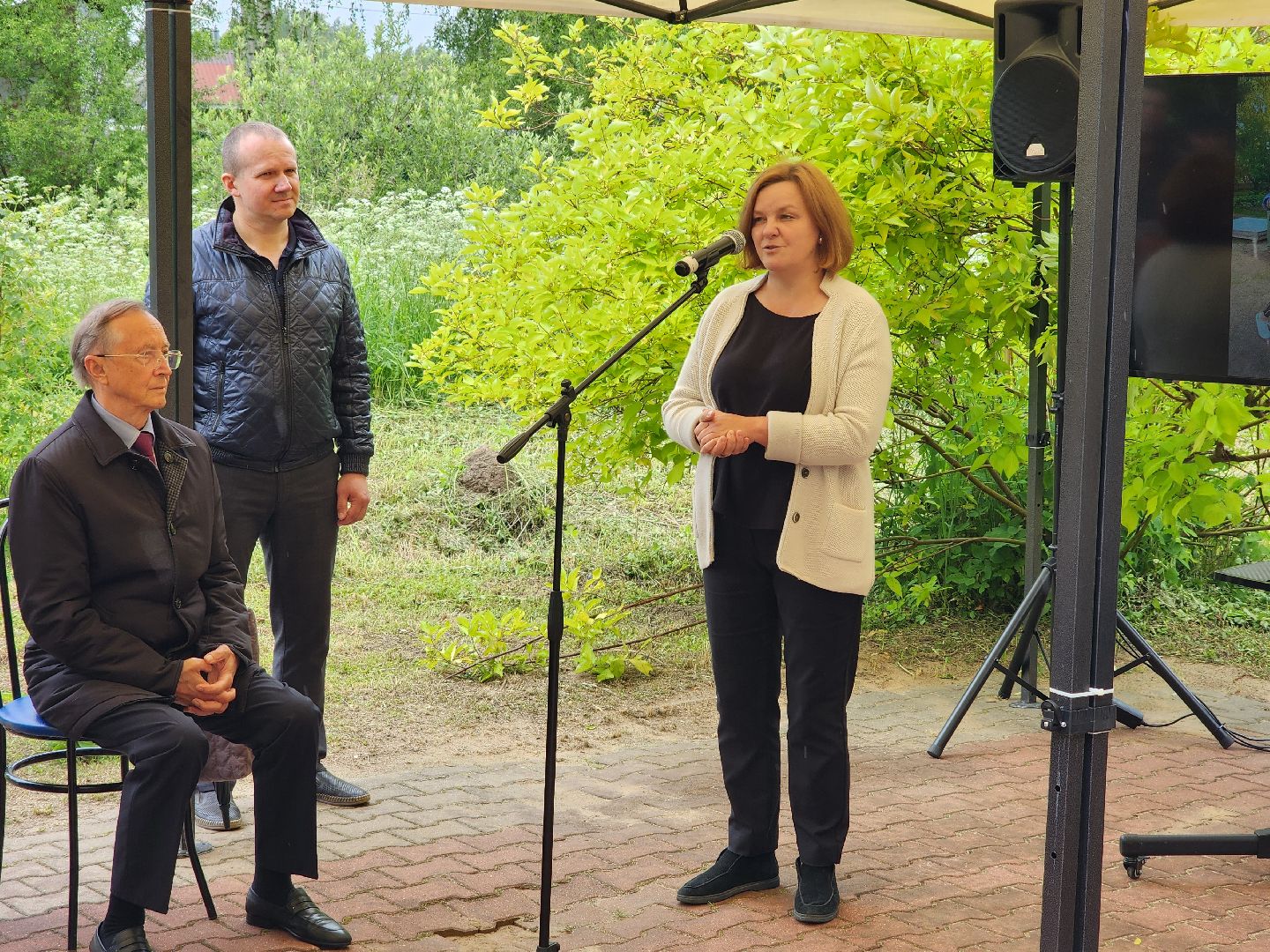 чехов, село мелихово, режиссер анхель гутьеррес, захоронение праха, похороны, панихида, писатель антон чехов, актер николай бурляев, молебен,