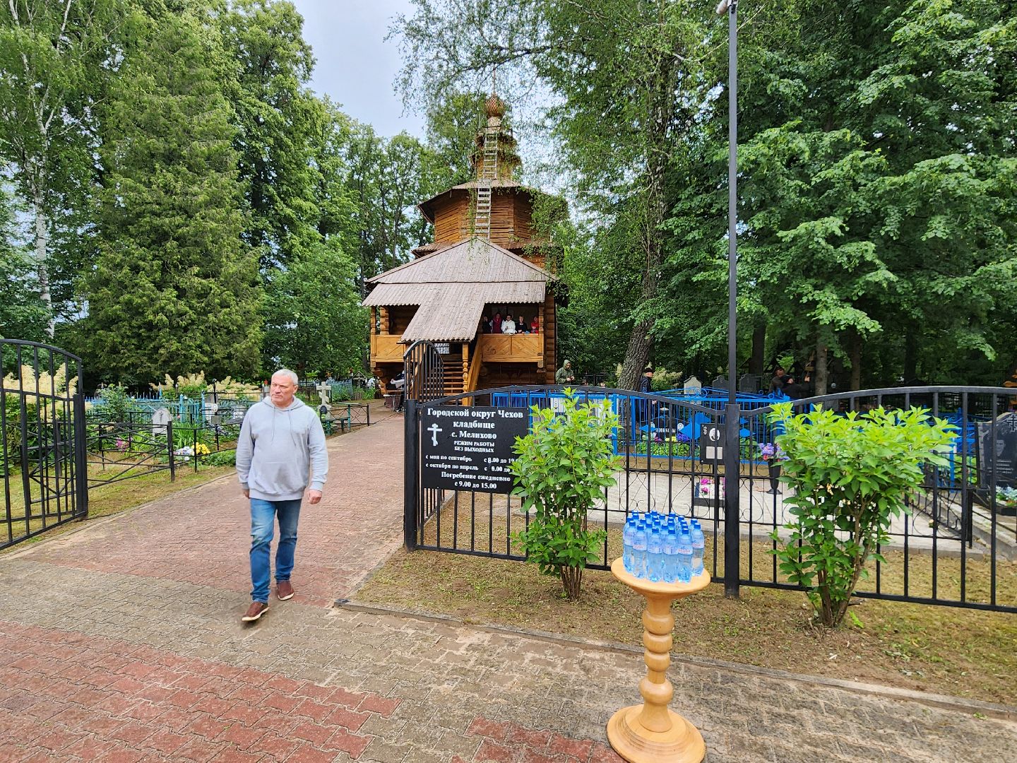 чехов, село мелихово, режиссер анхель гутьеррес, захоронение праха, похороны, панихида, писатель антон чехов, актер николай бурляев, молебен,