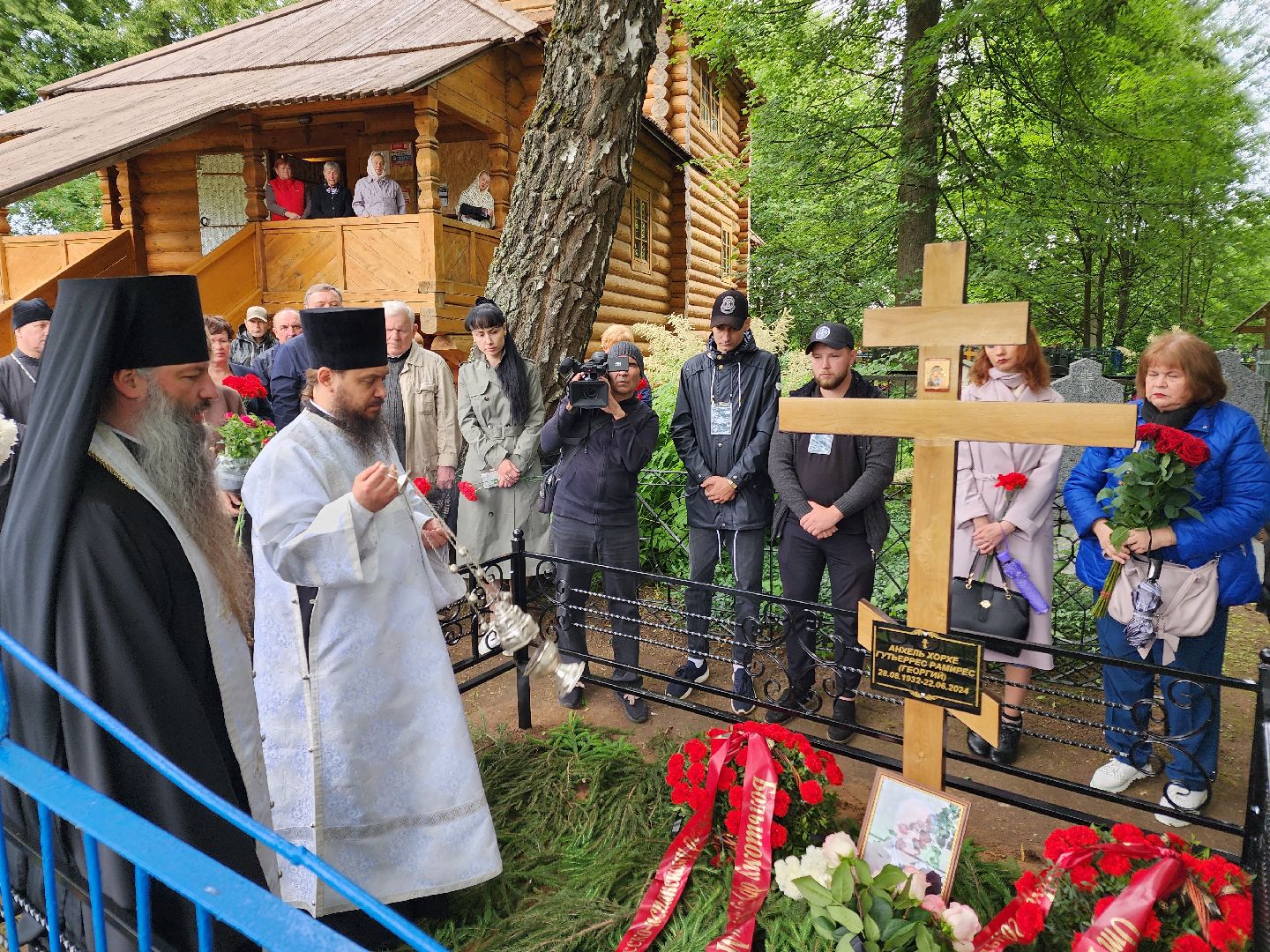 чехов, село мелихово, режиссер анхель гутьеррес, захоронение праха, похороны, панихида, писатель антон чехов, актер николай бурляев, молебен,