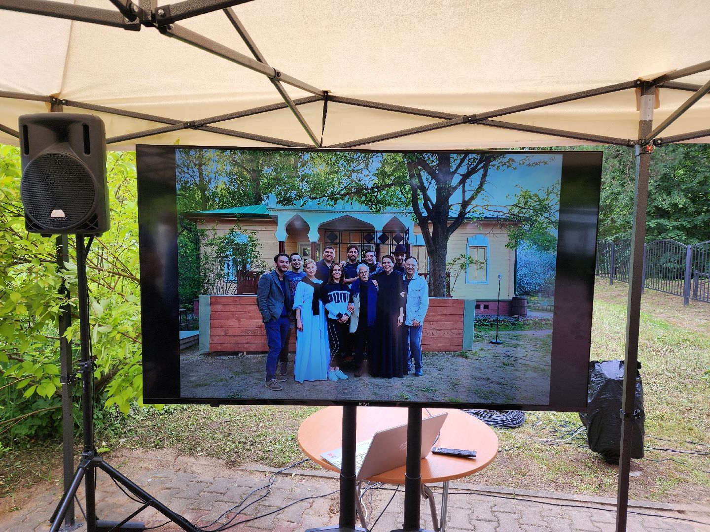 чехов, село мелихово, режиссер анхель гутьеррес, захоронение праха, похороны, панихида, писатель антон чехов, актер николай бурляев, молебен,