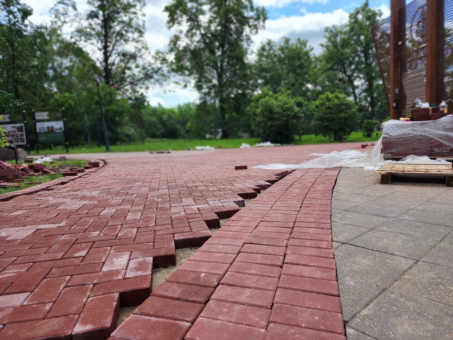 сергиев посад, скитские пруды, благоустройство, ремонт дорожки, замена брусчатки,