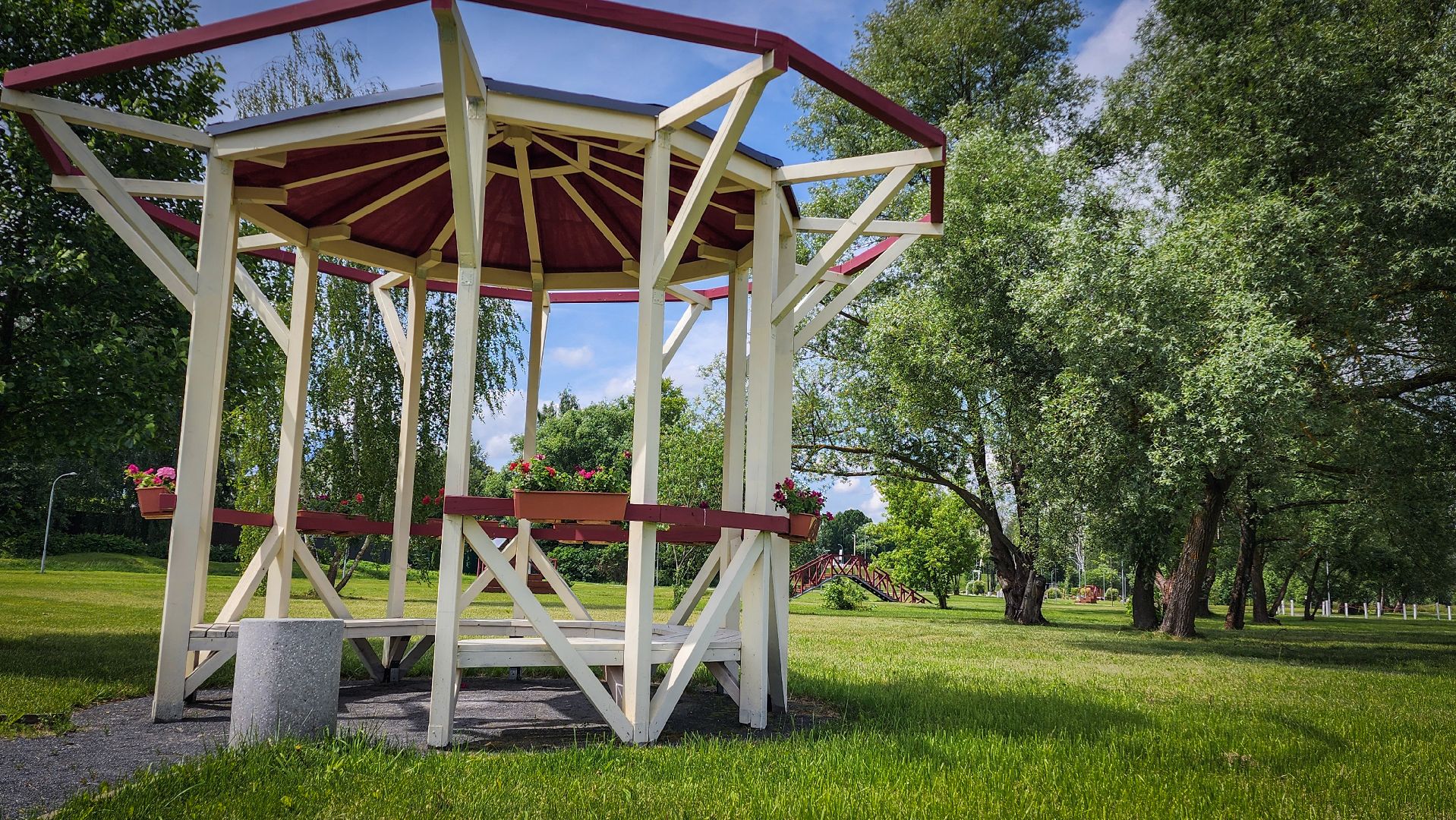 бронницы, парк бронницкий луг , цветы в парке, огород в парке бронницкий луг ,