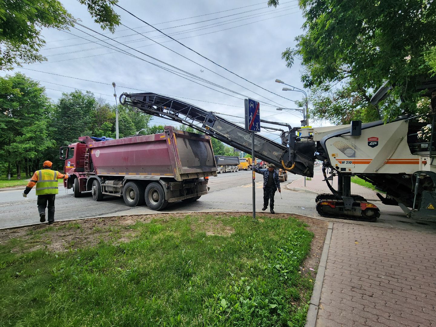 чехов, улица мира, дорожный ремонт, обновление тротуара, проезжая часть, замена покрытия, обустройство парковок, автостоянки, госпрограмма московской области,  развитие дорожного комплекса,