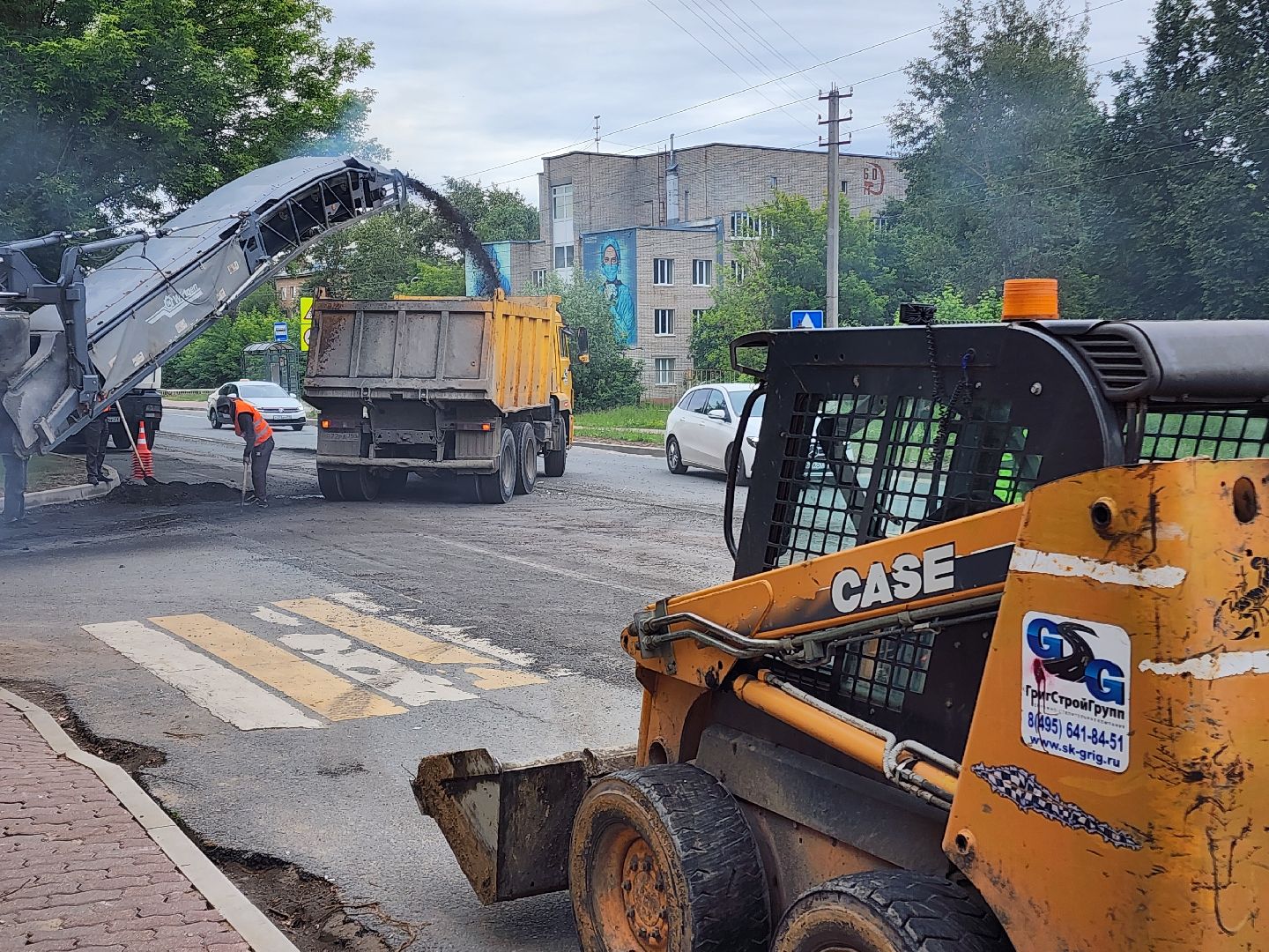 чехов, улица мира, дорожный ремонт, обновление тротуара, проезжая часть, замена покрытия, обустройство парковок, автостоянки, госпрограмма московской области,  развитие дорожного комплекса,