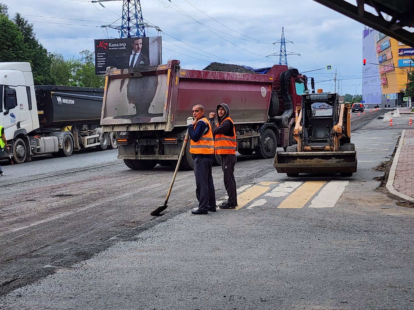 чехов, улица мира, дорожный ремонт, обновление тротуара, проезжая часть, замена покрытия, обустройство парковок, автостоянки, госпрограмма московской области,  развитие дорожного комплекса,