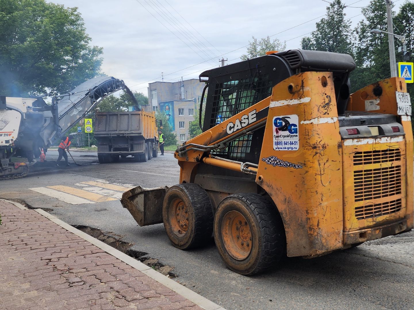 чехов, улица мира, дорожный ремонт, обновление тротуара, проезжая часть, замена покрытия, обустройство парковок, автостоянки, госпрограмма московской области,  развитие дорожного комплекса,