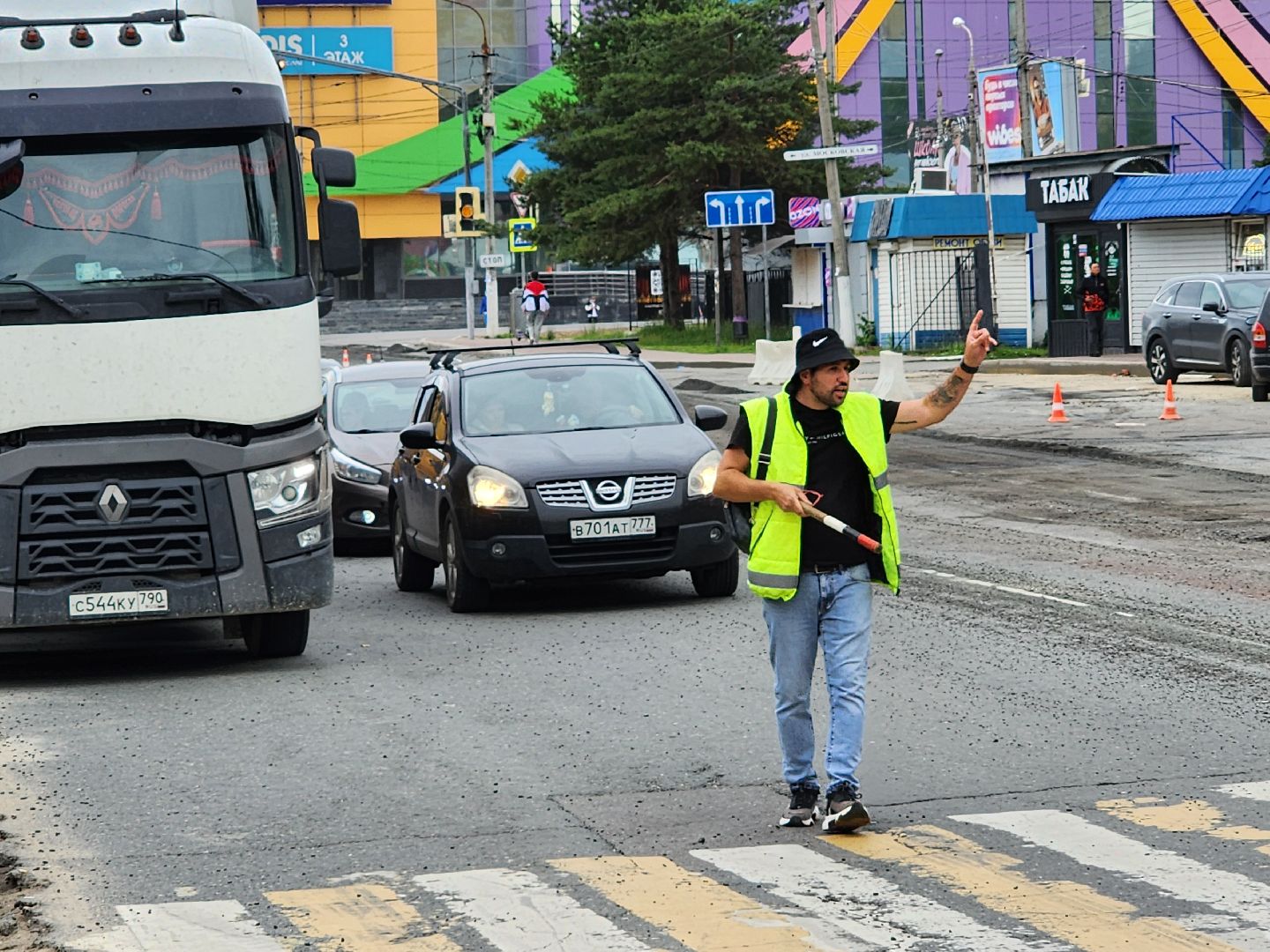 чехов, улица мира, дорожный ремонт, обновление тротуара, проезжая часть, замена покрытия, обустройство парковок, автостоянки, госпрограмма московской области,  развитие дорожного комплекса,