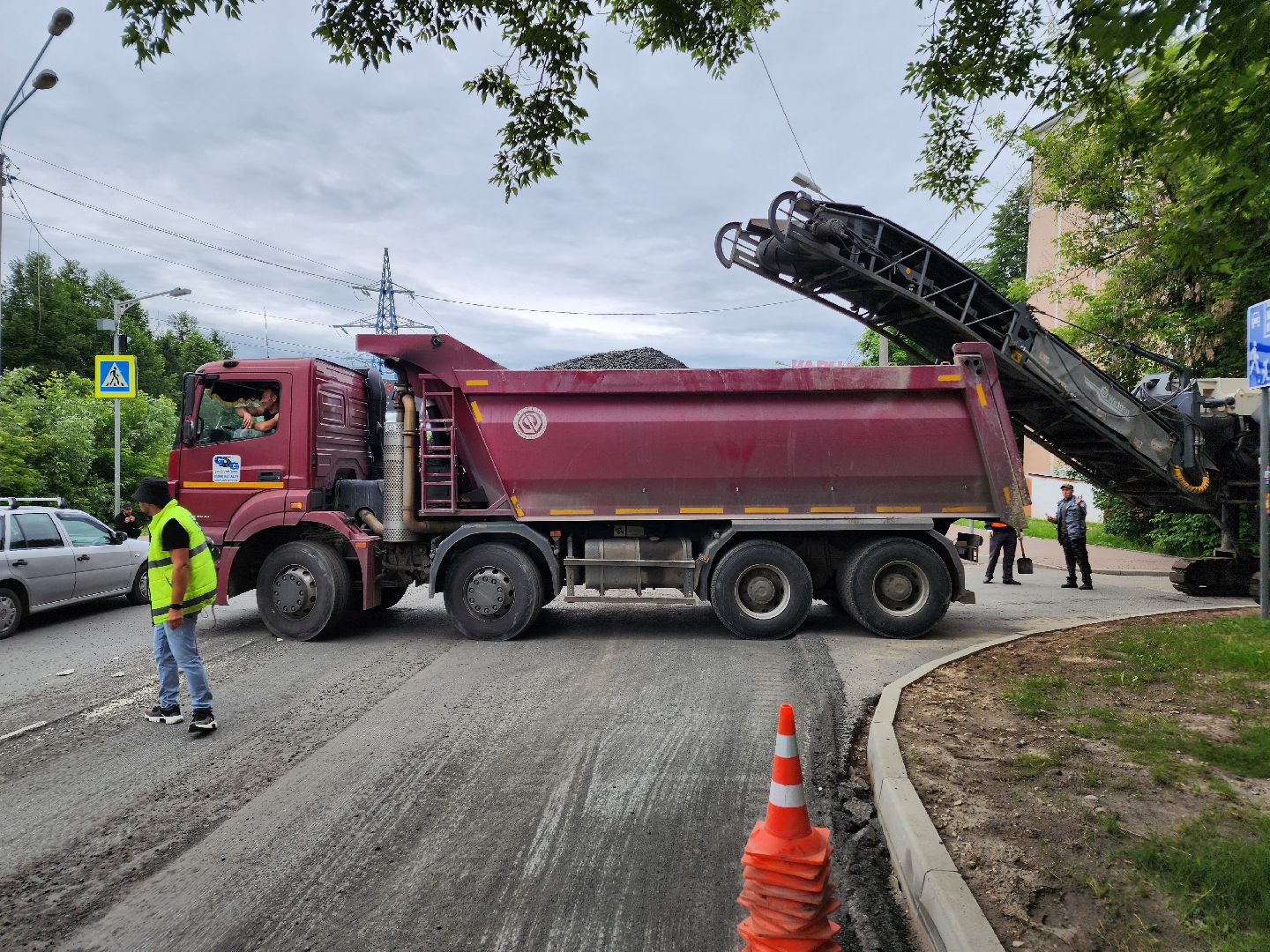 чехов, улица мира, дорожный ремонт, обновление тротуара, проезжая часть, замена покрытия, обустройство парковок, автостоянки, госпрограмма московской области,  развитие дорожного комплекса,
