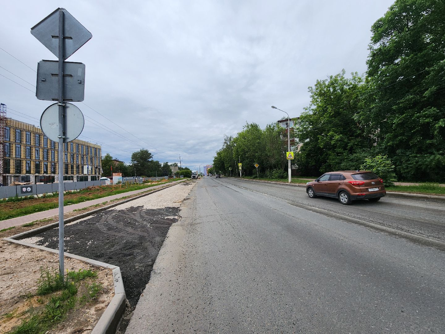 чехов, улица мира, дорожный ремонт, обновление тротуара, проезжая часть, замена покрытия, обустройство парковок, автостоянки, госпрограмма московской области,  развитие дорожного комплекса,